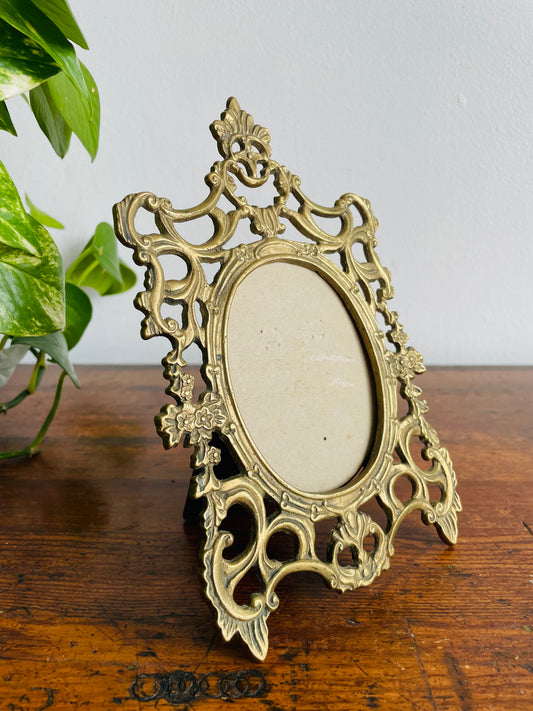 Heavy Ornate Brass Oval Picture Frame - Mann 1989 Made in Taiwan