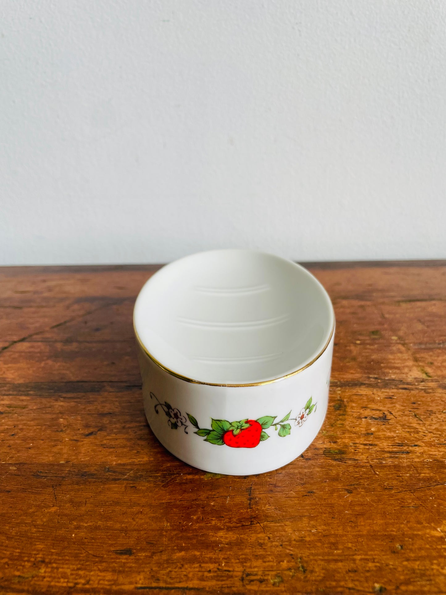 Vintage 1980s Strawberry Shortcake Fine Porcelain Soap Dish Holder - American Greetings Corp. Cleveland Ohio - Made in Japan