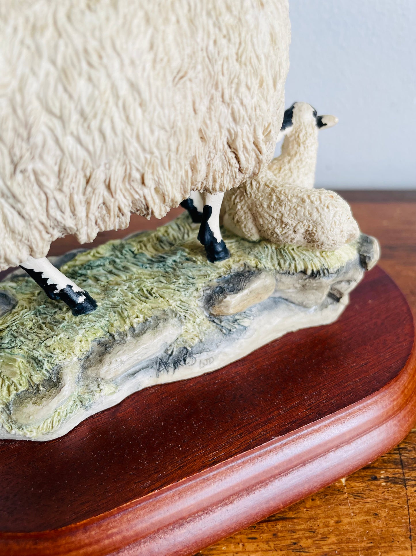 Vintage 1996 Border Fine Arts B124 Blackface Ewe & Lambs Sheep Figurine Statue on Wood Base - Handmade in Scotland