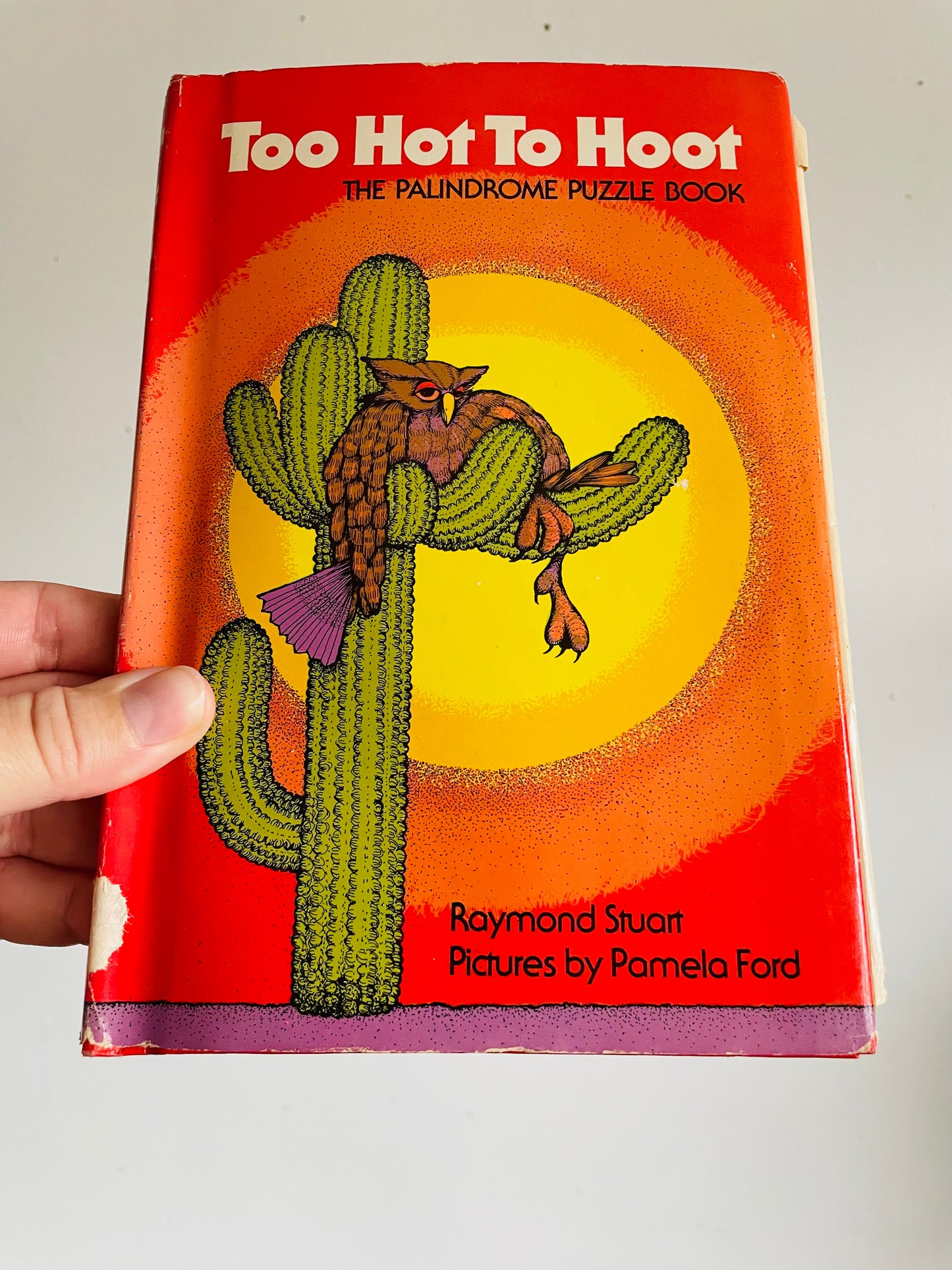 Vintage Too Hot to Hoot: The Palindrome Puzzle Hardcover Book by Raymond Stuart & Pictures by Pamela Ford (1977)