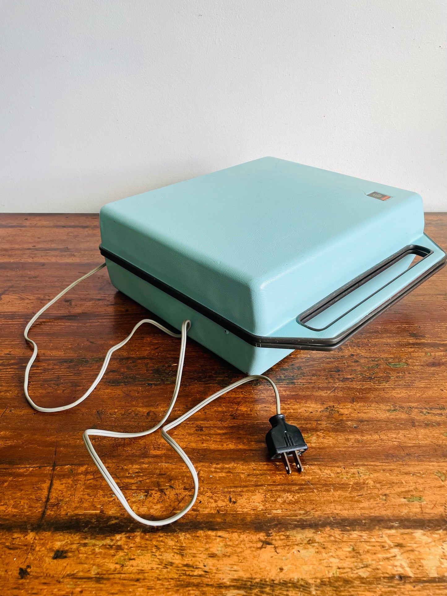 Vintage 1966 Super Cute General Electric Solid State Transistor Portable Suitcase Record Player Model 11A62 - Made in Canada - Tested / Works!