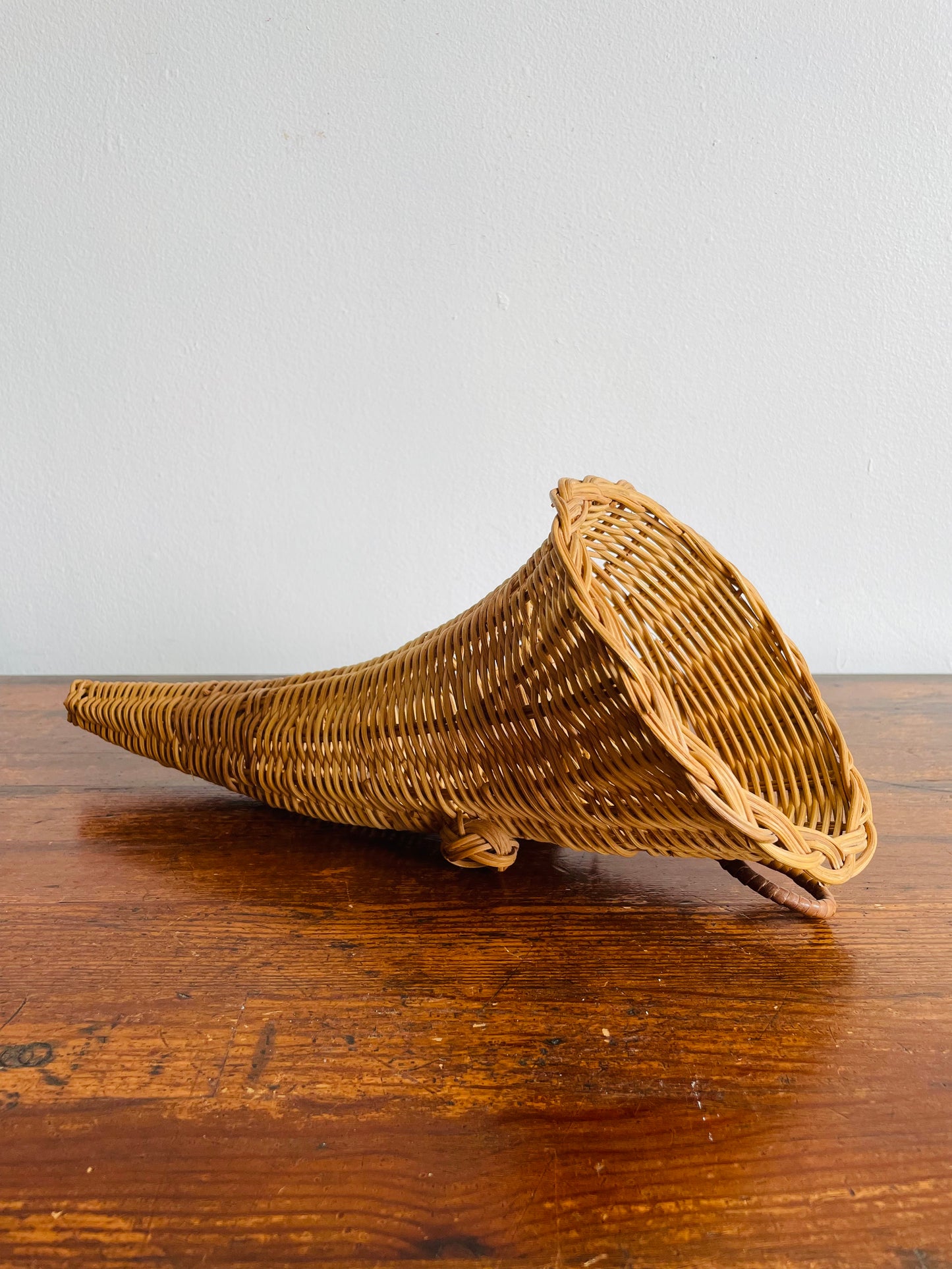 Wicker Horn of Plenty Cornucopia Basket - Makes a Great Centrepiece!