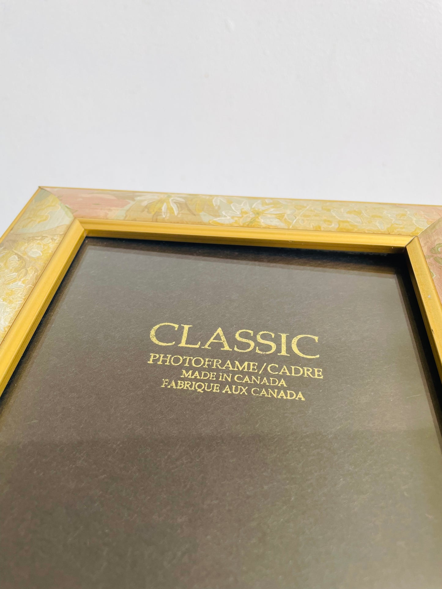 Vintage Gold & Floral Picture Frame with Easel Backing - Samaco Trading Limited - Made in Canada