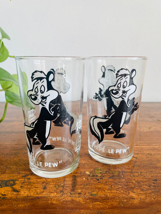 1978 Warner Bros Tim Hortons & Pepsi Pepe Le Pew Collector Series Glasses - Set of 2