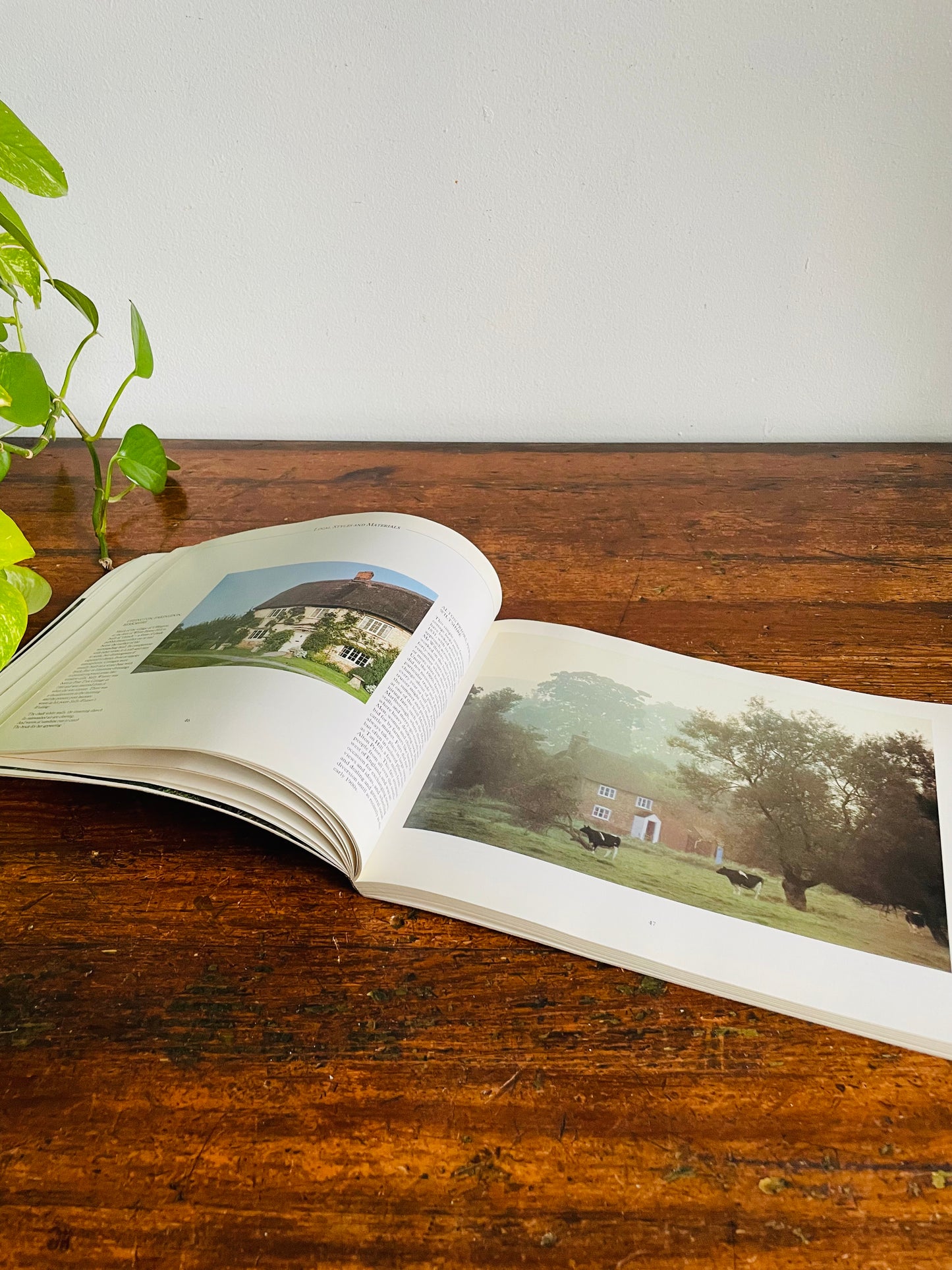 Vintage English Cottages Book by Tony Evans & Candida Lycett Green (1984)
