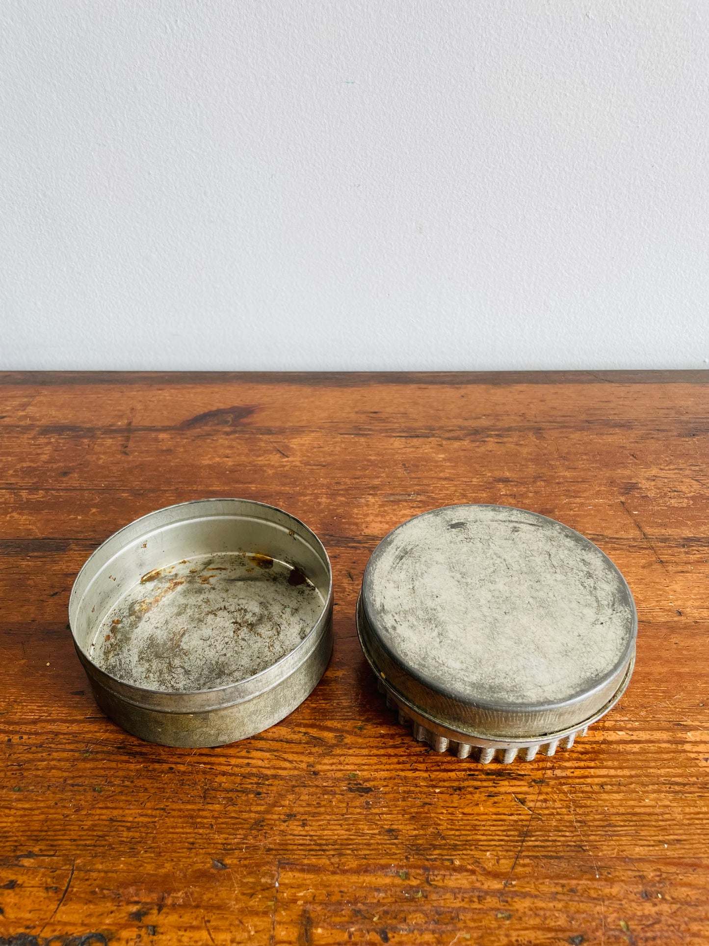 Metal Container with Nesting Scalloped Biscuit Cookie Cutters - Set of 6