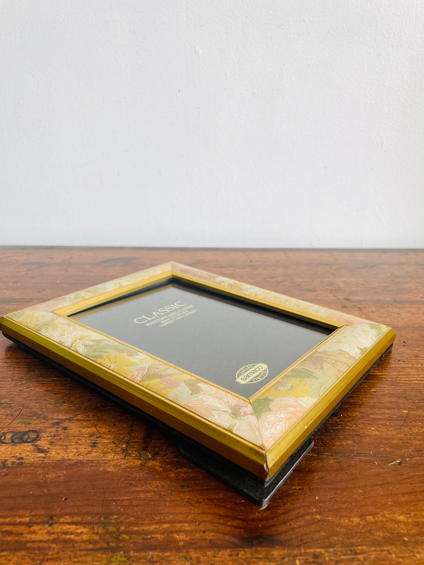 Vintage Gold & Floral Picture Frame with Easel Backing - Samaco Trading Limited - Made in Canada