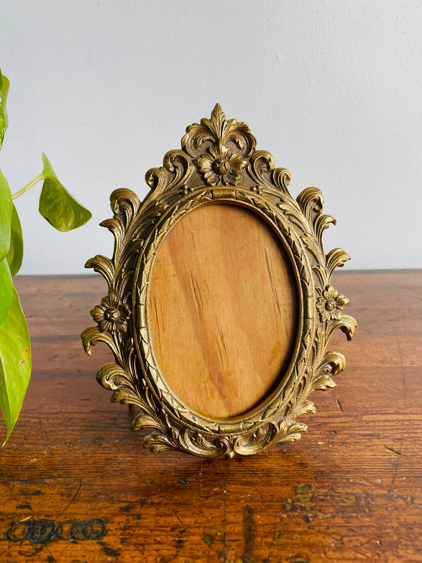 Heavy Brass Oval Picture Frame with Easel Prop Backing & Ornate Floral Filigree Design