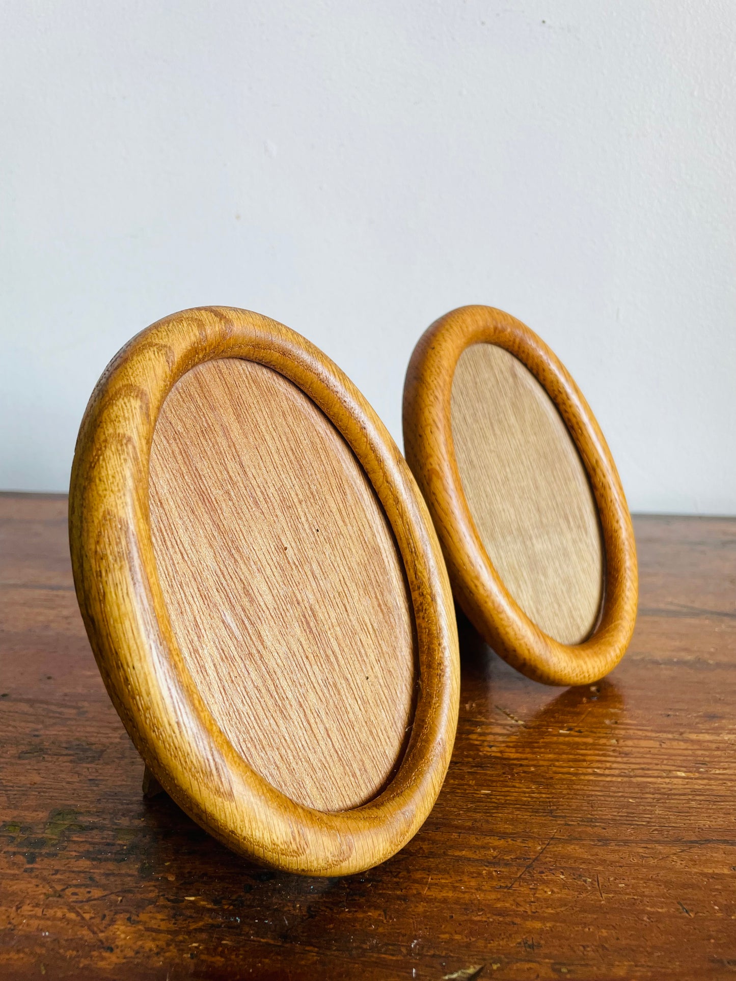 Vintage Pair of Oval Wood Picture Frames with Easel Backing - Set of 2 - 3" x 4.5" Photo Size