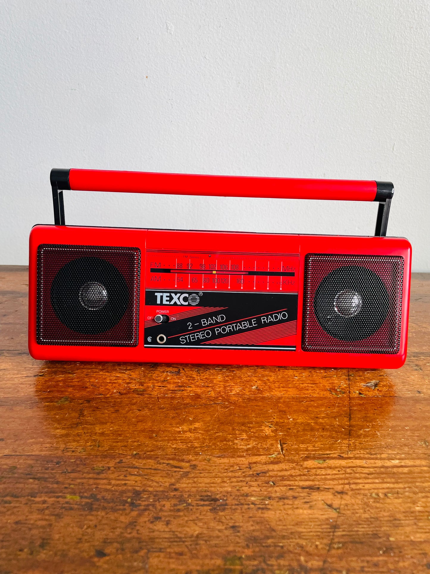 Vintage Red Texco 2-Band Stereo Portable FM/AM Radio Model No. 3000 - Takes 4 AA Batteries (Not Included) - Tested / Works!