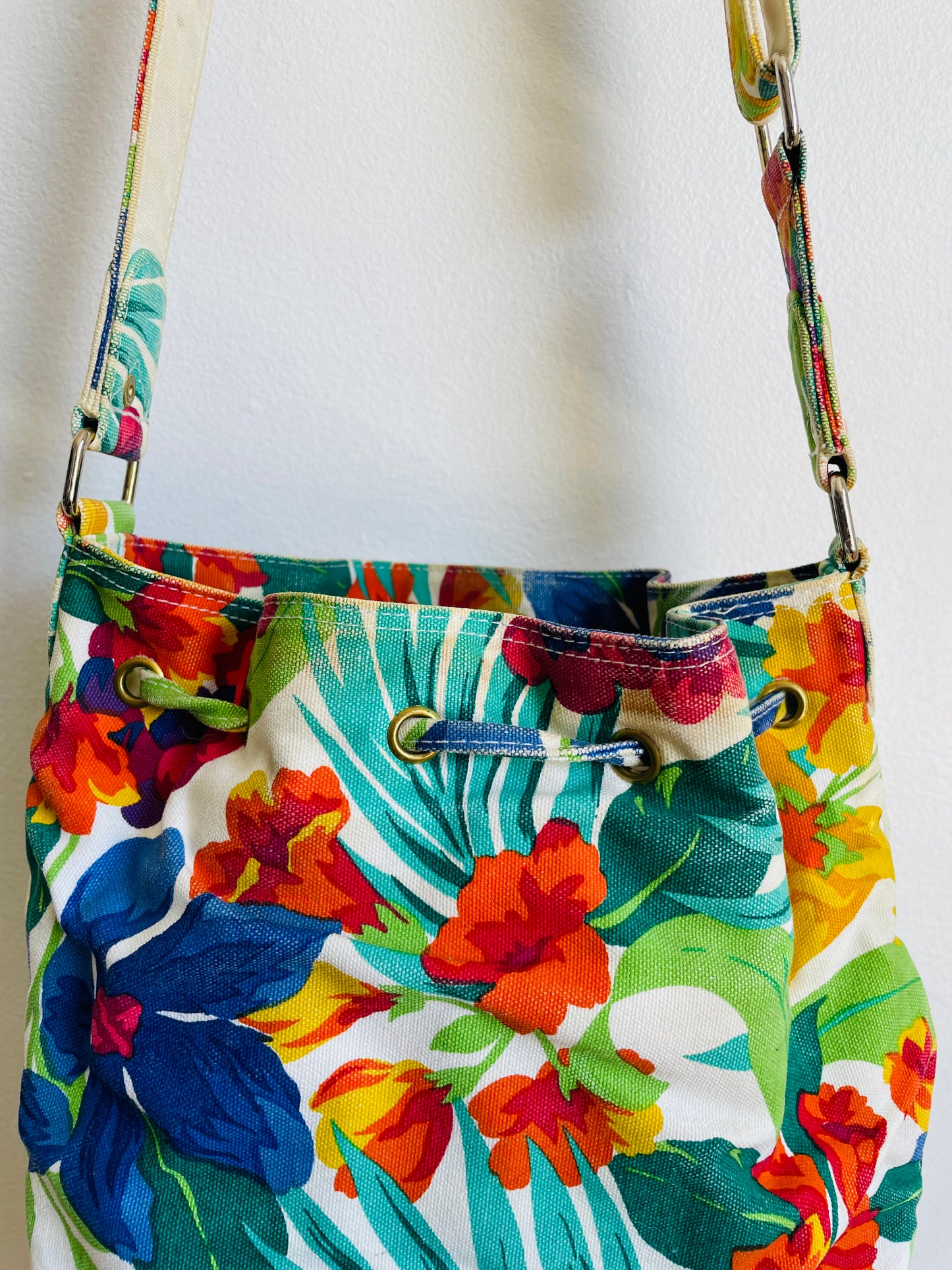 Tropical & Bright Liz Claiborne Accessories 100% Cotton Drawstring Bucket Pouch Purse with Multiple Compartments