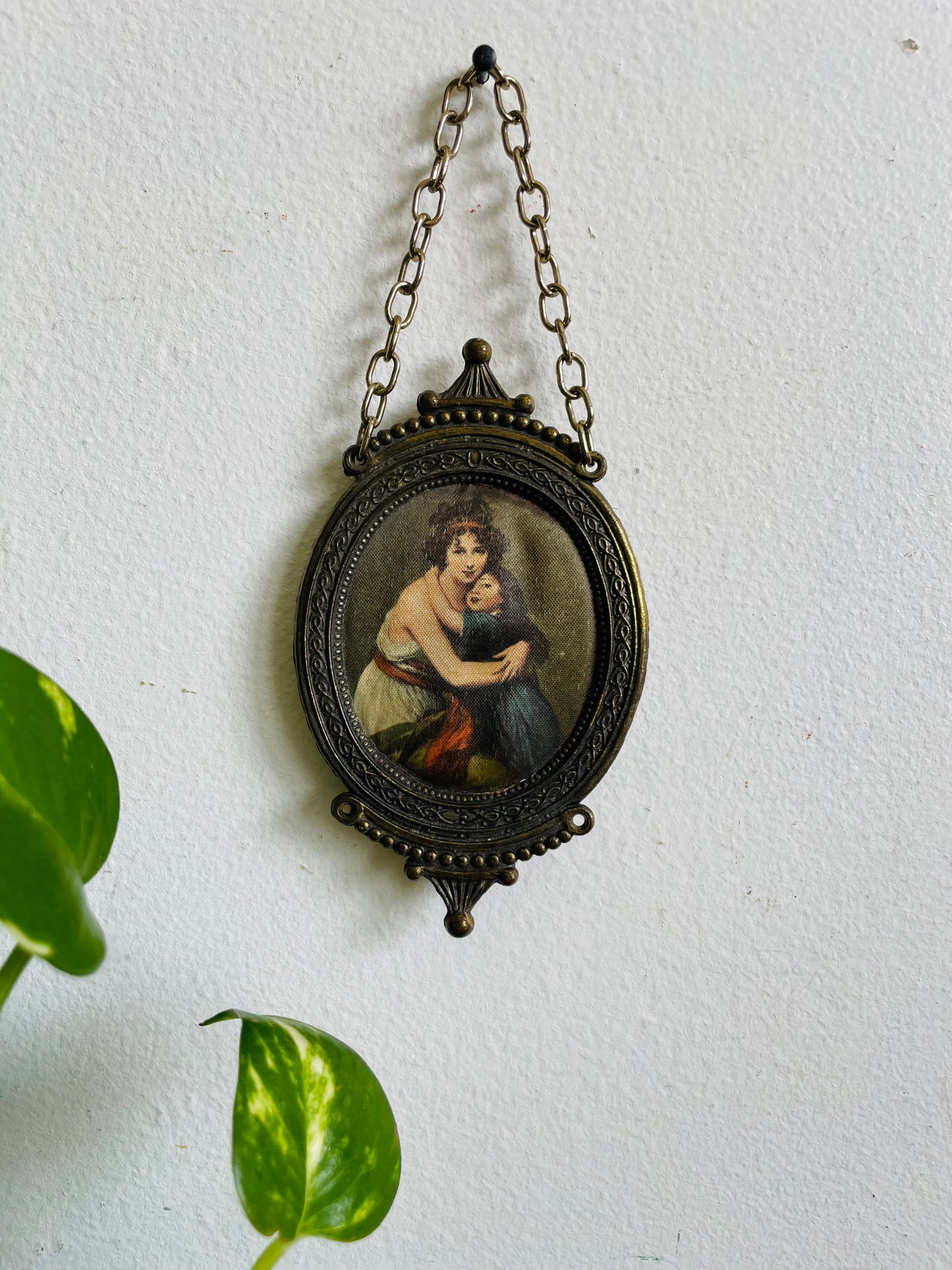 Vintage Italian Brass Ornate Oval Frame with Picture on Padded Silk Fabric - Élisabeth Vigée Le Brun - Mother with Daughter (Self-Portrait with Julie) - Made in Italy