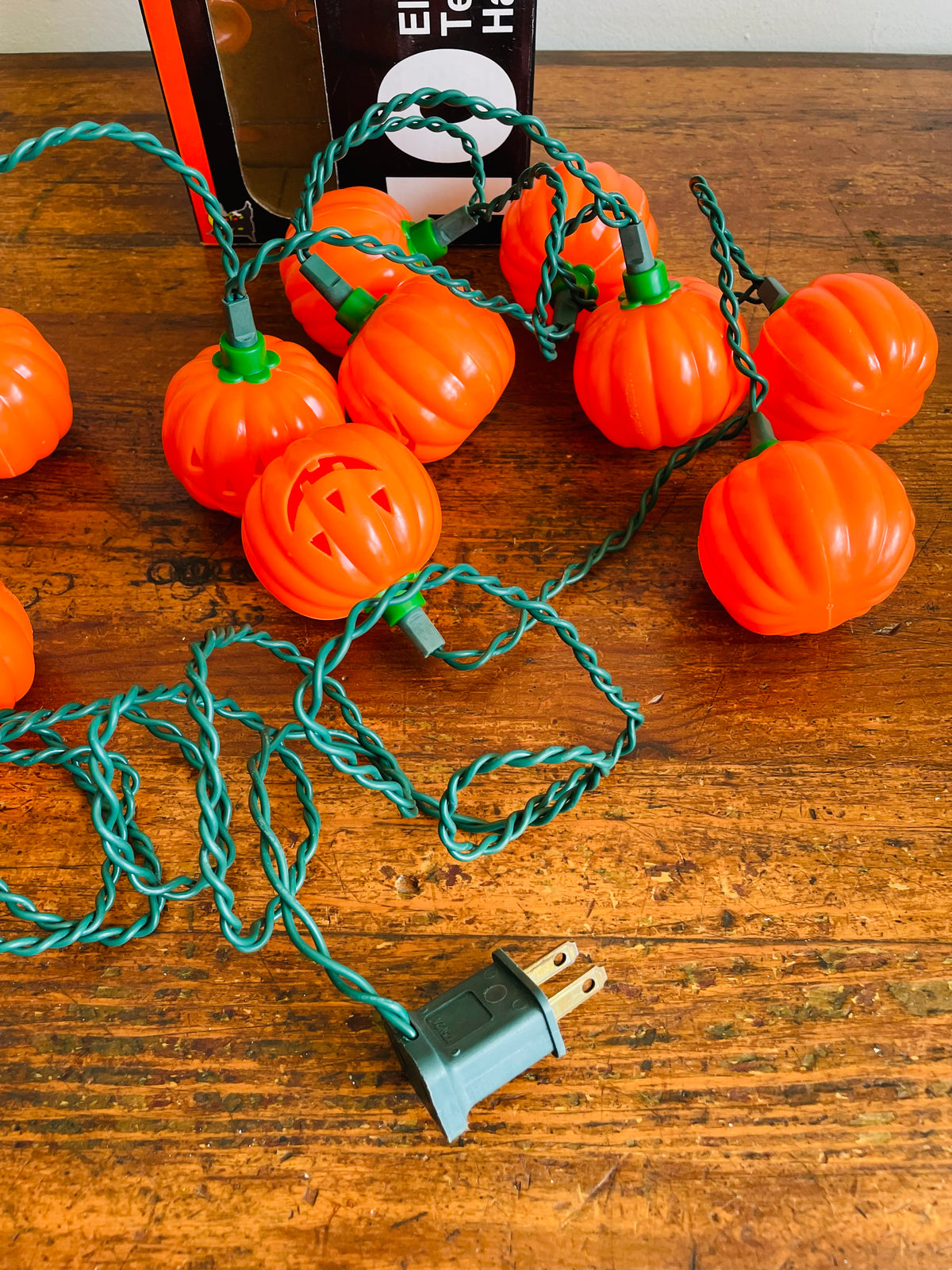 Vintage Electrified Terrified Blinking Halloween String Lights - 10 Smiling Jack-o-Lantern Pumpkins in Box - Tested / Work!