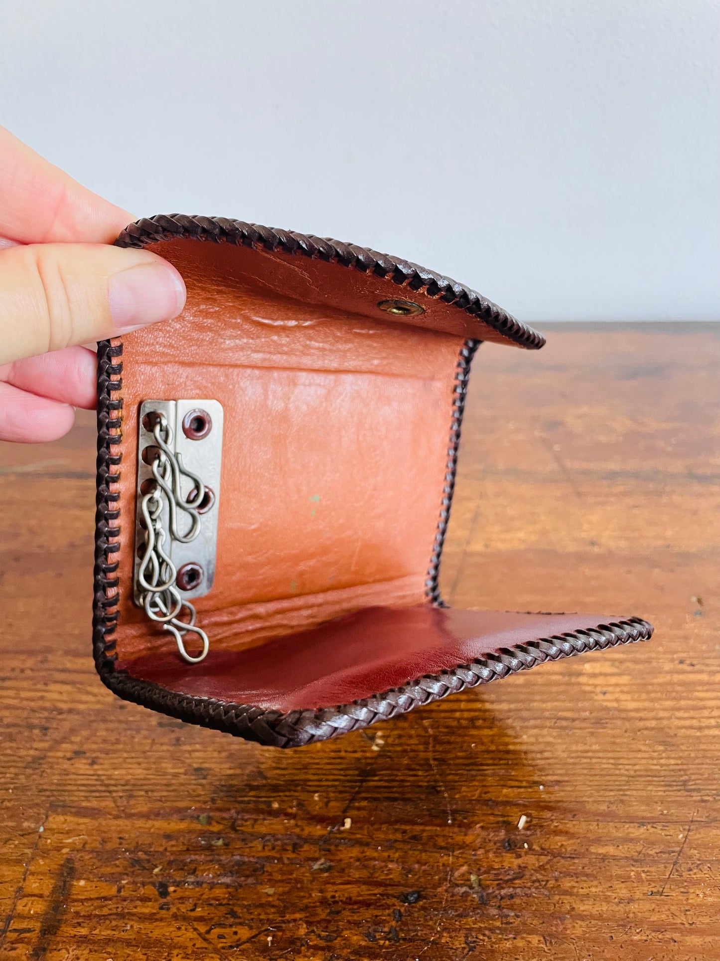 Leather Wallet with Tempered Hooks for Keys Inside - UCF Made in Canada