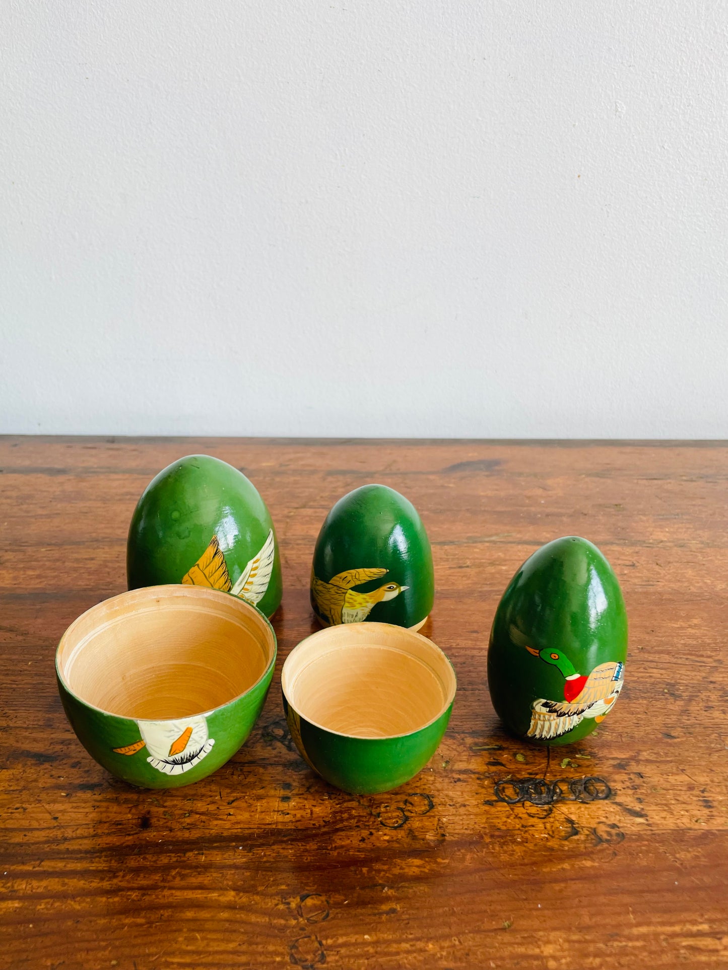 Vintage Matryoshka-Style Nesting Eggs - Painted Green with Duck Birds in Flight Graphics - Set of 5