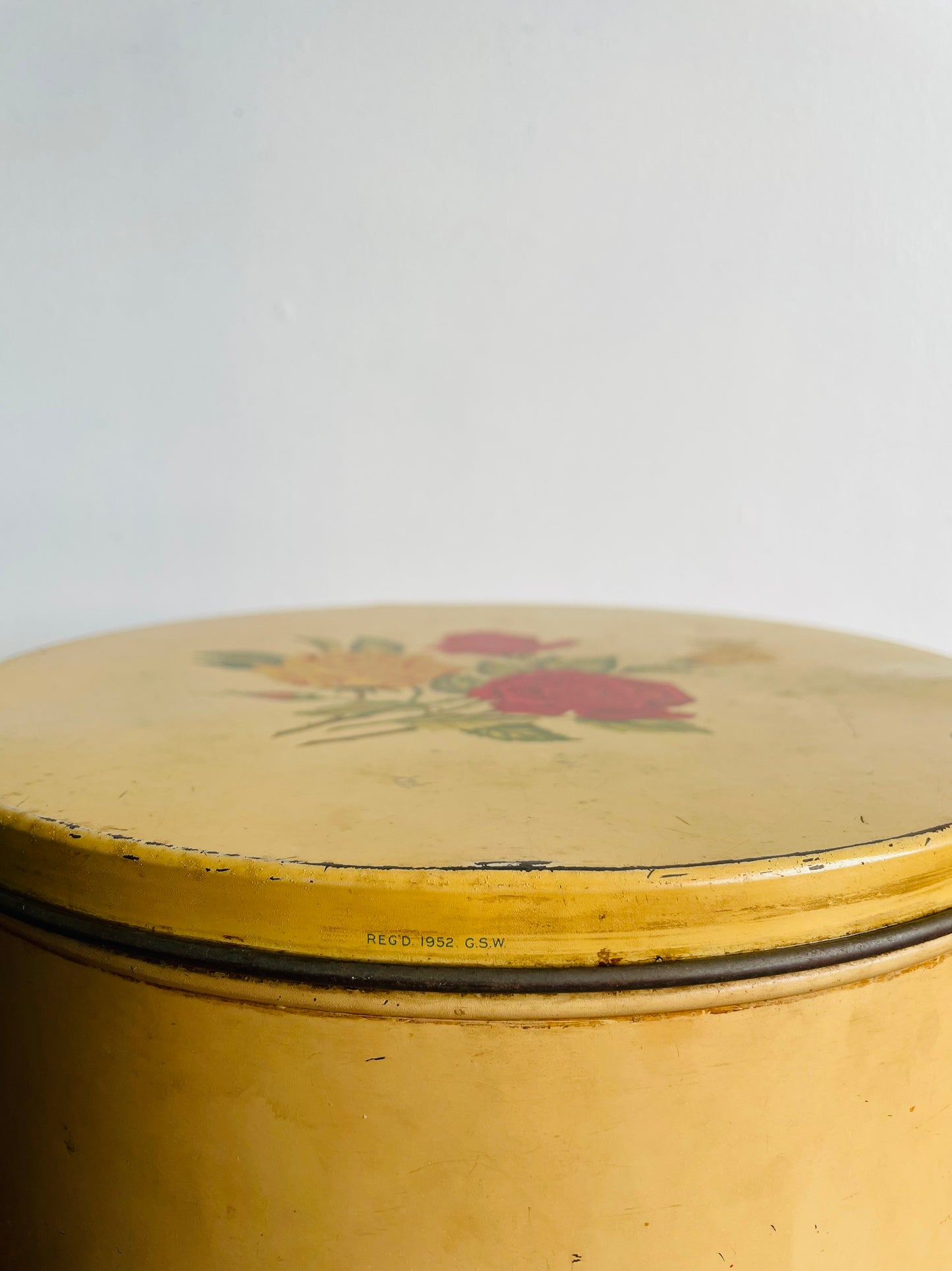 Floral Rose Round Biscuit Tin with Lid