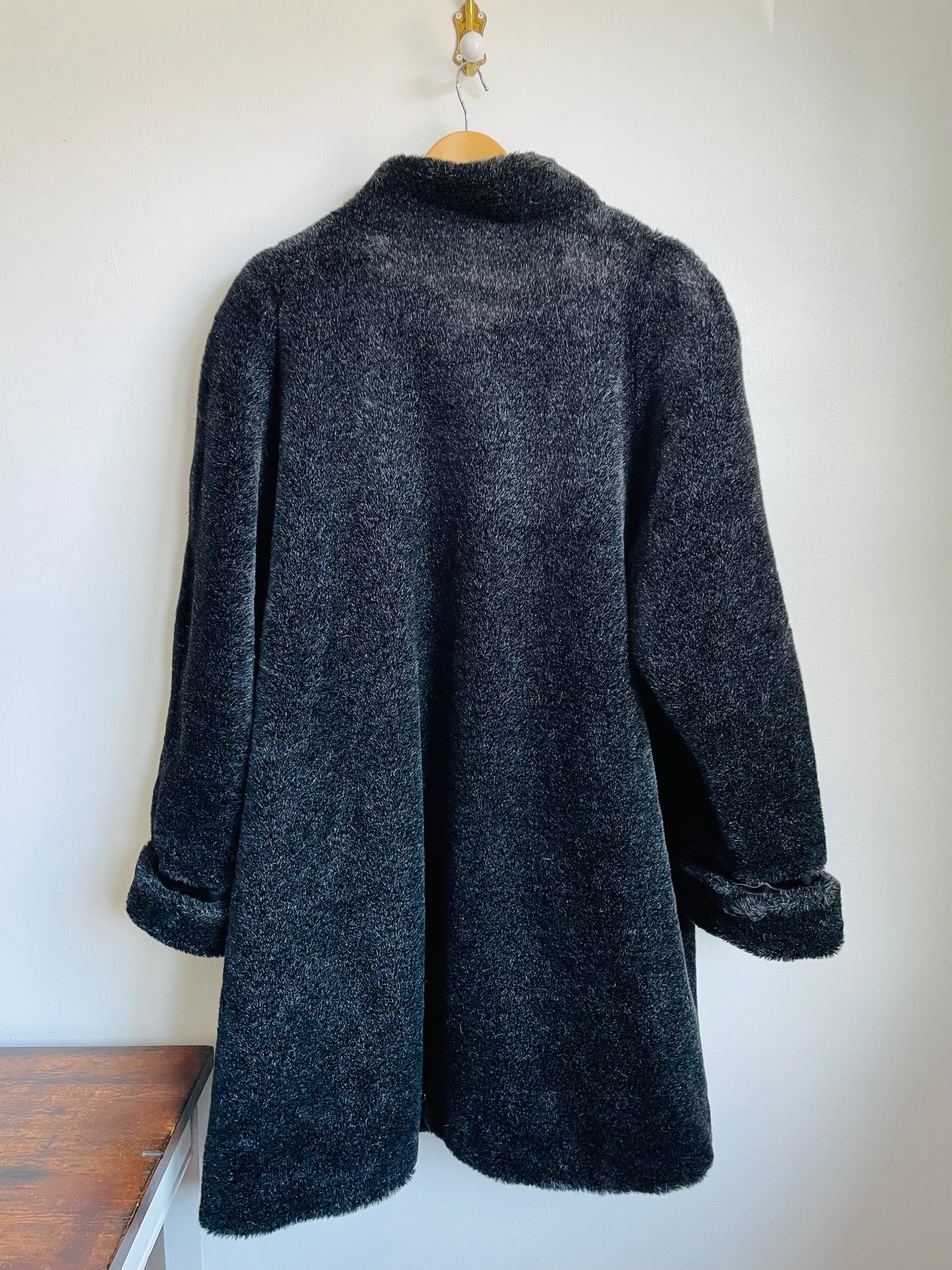 Novelti by Laura Black Faux Fur Coat - Size 14