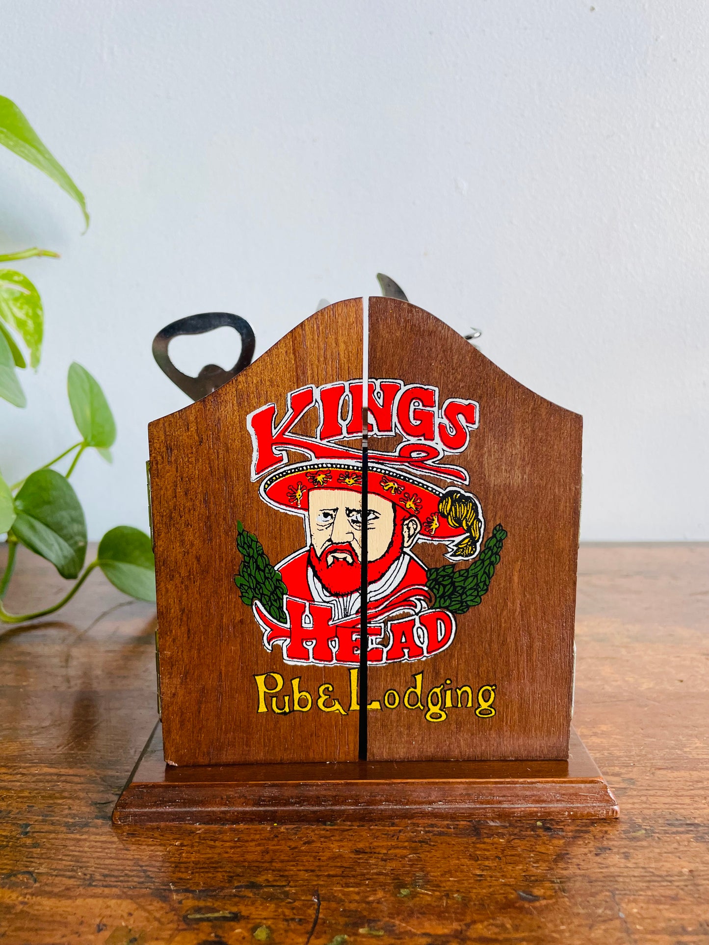 Vintage Giftcraft Kings Head Pub & Lodging Barware Set - Includes Caddy Case, 6 Dartboard Coasters, 6 Mini Darts & 4 Bar Tool Utensils