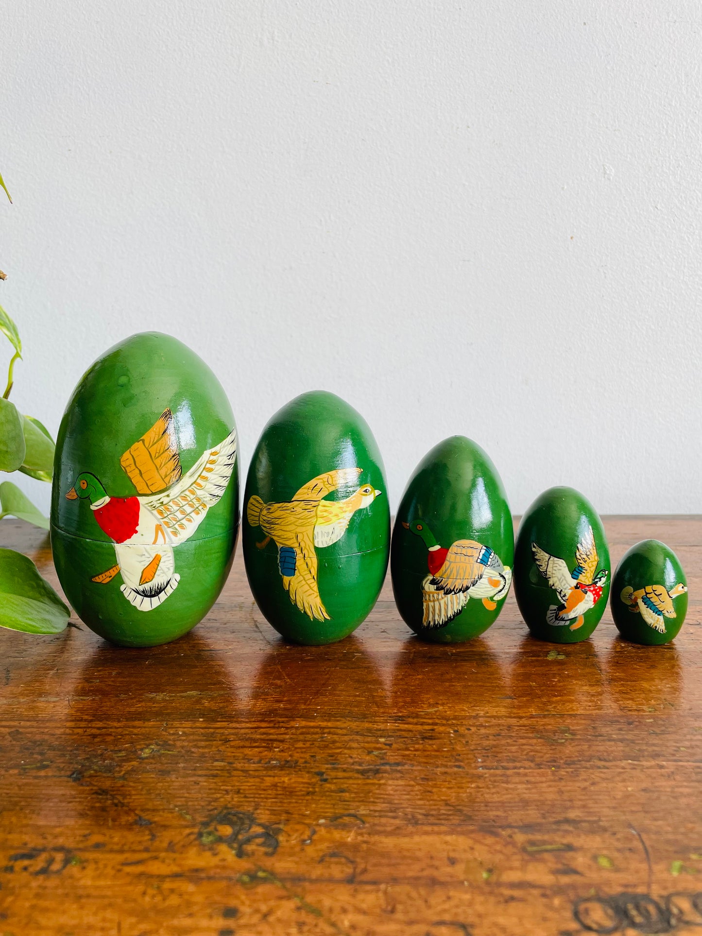 Vintage Matryoshka-Style Nesting Eggs - Painted Green with Duck Birds in Flight Graphics - Set of 5