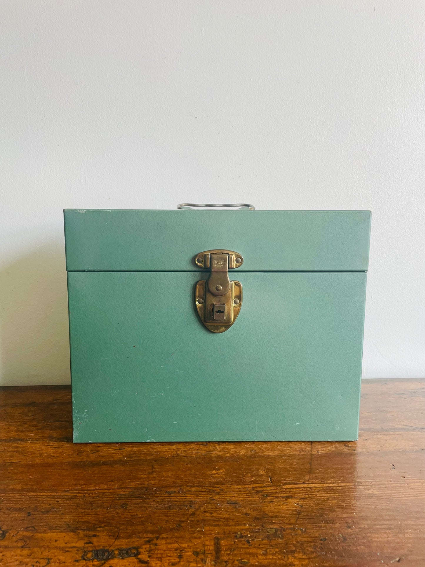 USA Excelsior Stamford Conn Metal Portable File Storage Box with Brass Latch