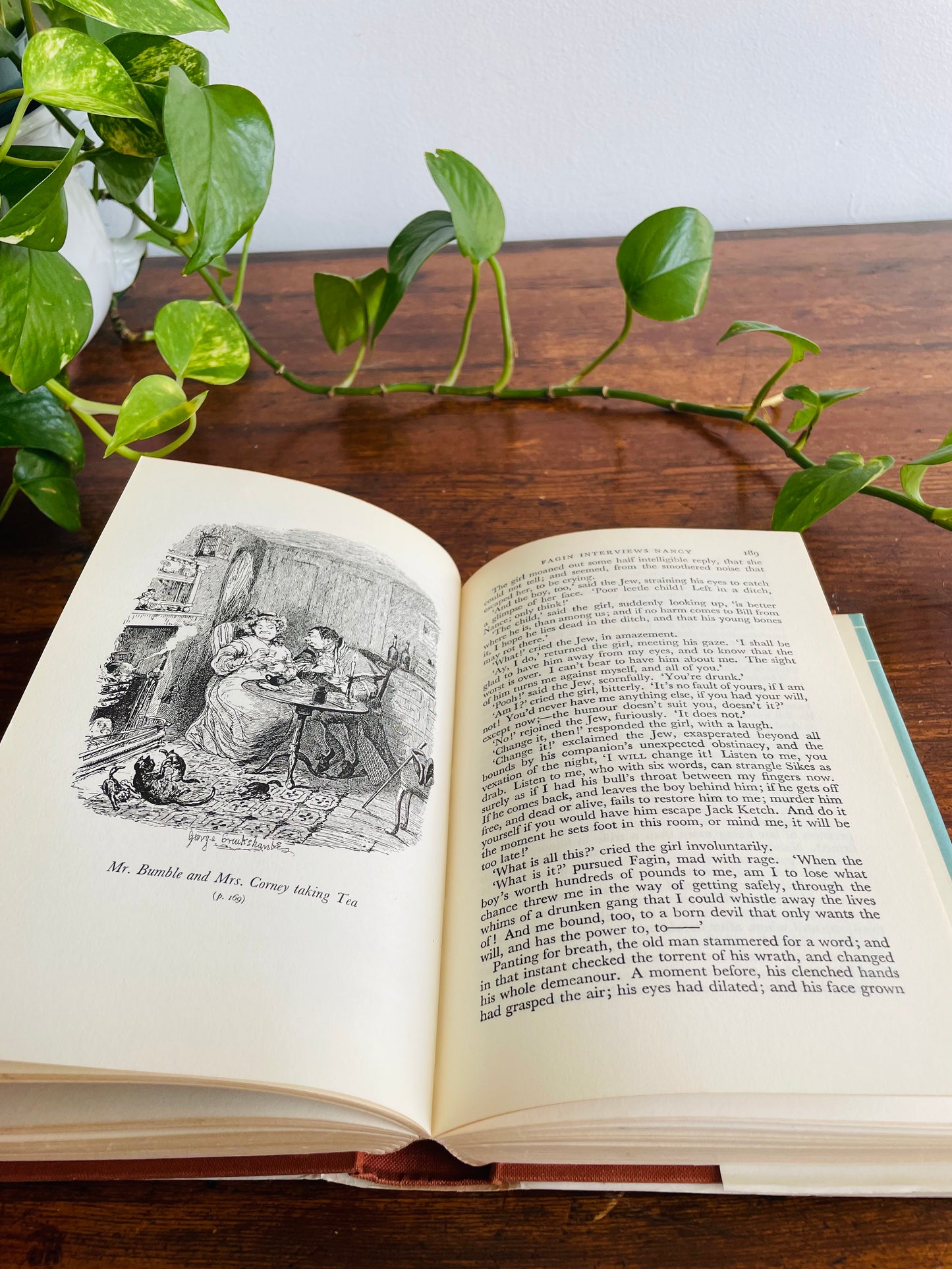 Oliver Twist by Charles Dickens Clothbound Hardcover Book with the Original Illustrations - The Oxford Illustrated Dickens (1959)