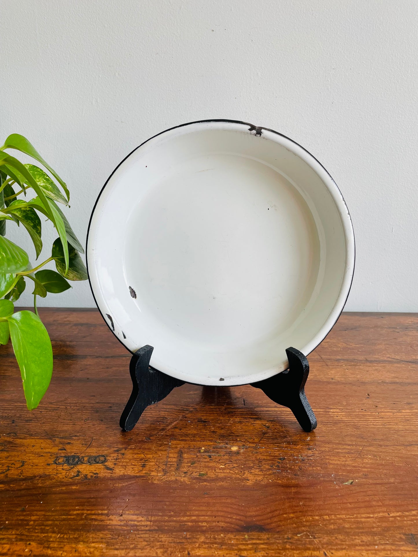 White Enamelware Pie Dish Plate with Black Rim