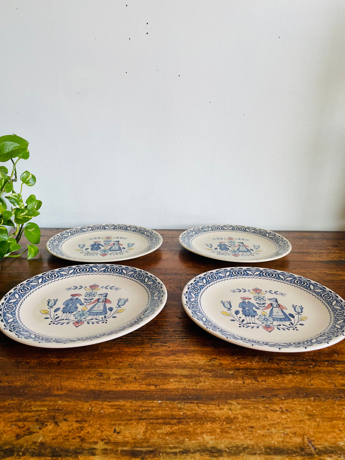 Vintage Johnson Brothers Hearts & Flowers Staffordshire England Old Granite Ironstone 10" Dinner Plate Dishes - Set of 4
