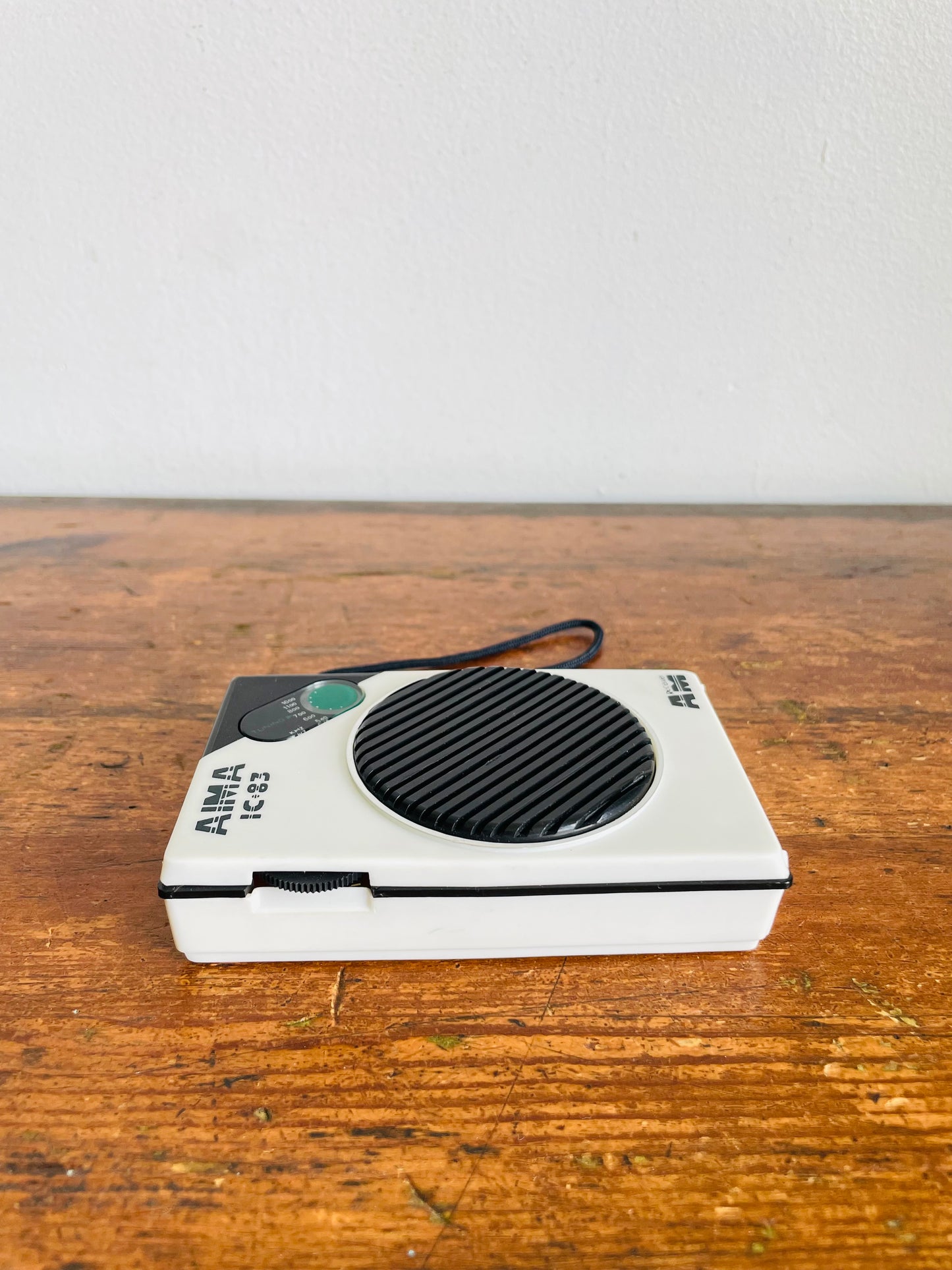 Vintage 1983 White AIMA IC-83 Portable AM Radio Receiver - Takes 2 AA Batteries (Not Included) - Tested / Works!