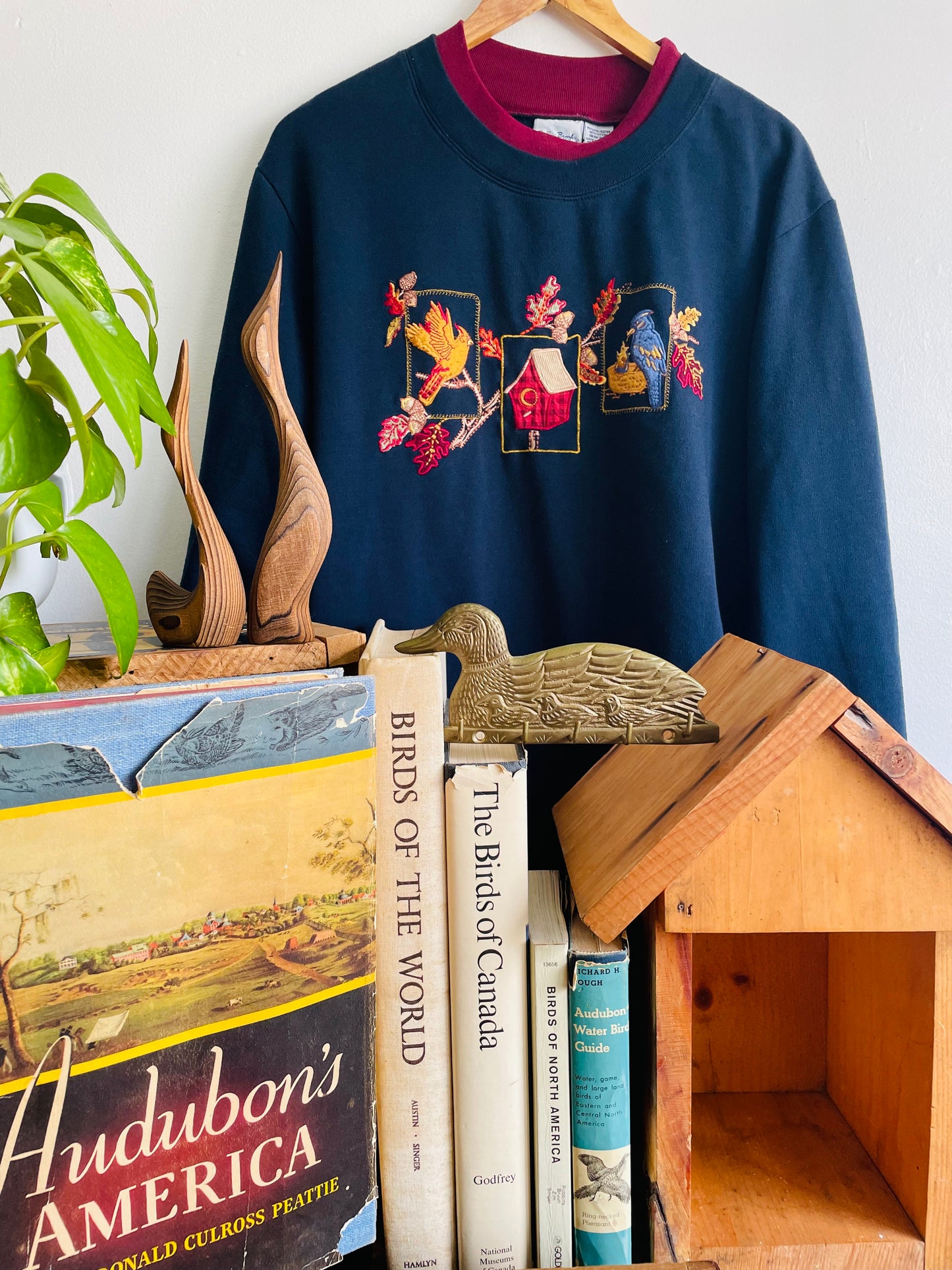 Bobbie Brooks Woman Navy Blue Crewneck Sweatshirt with Embroidered Autumn Leaves & Bird Design - Size 18-20W