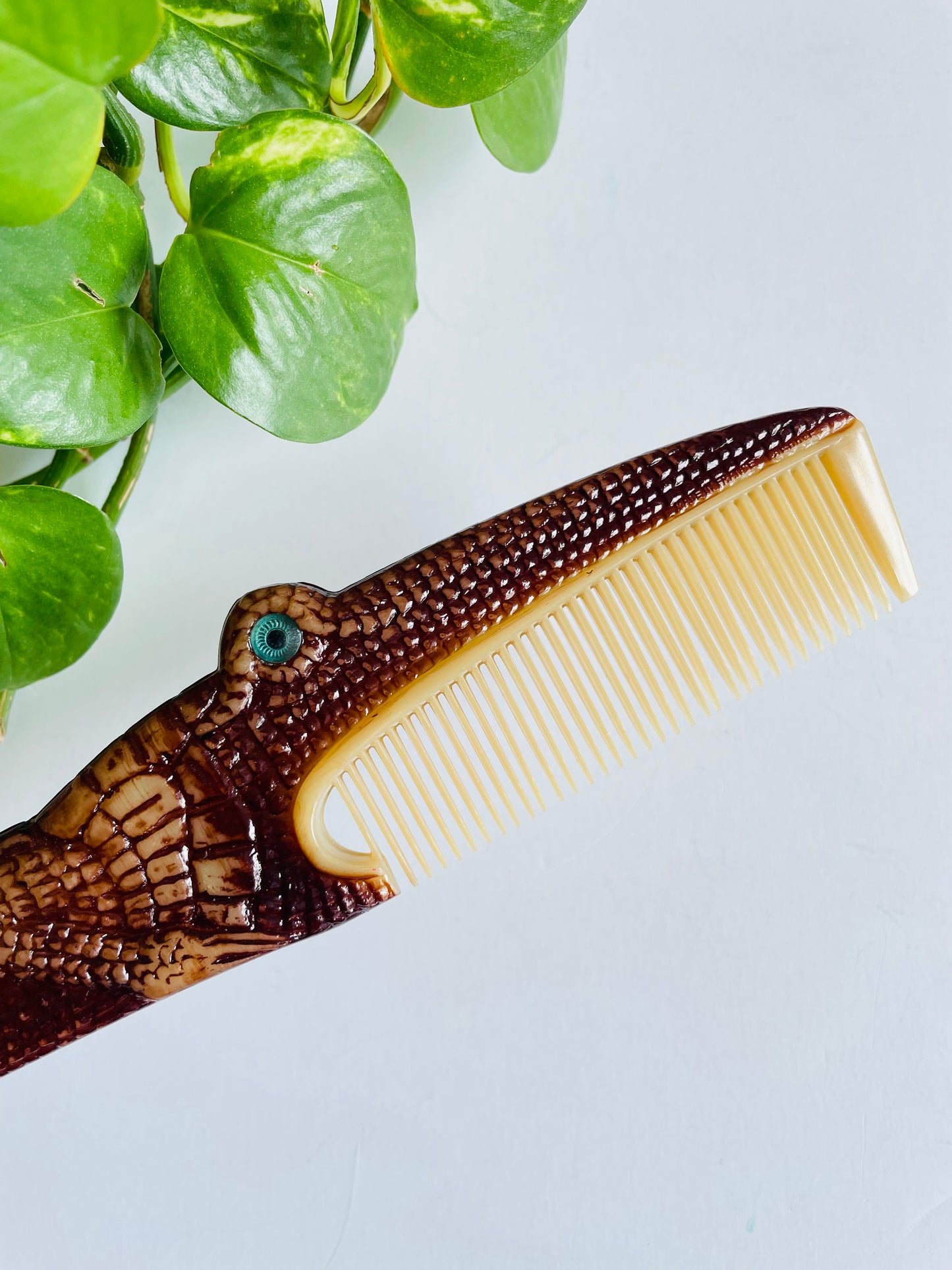 Vintage Crocodile / Alligator with Blue Eyes Textured Plastic Hair Comb