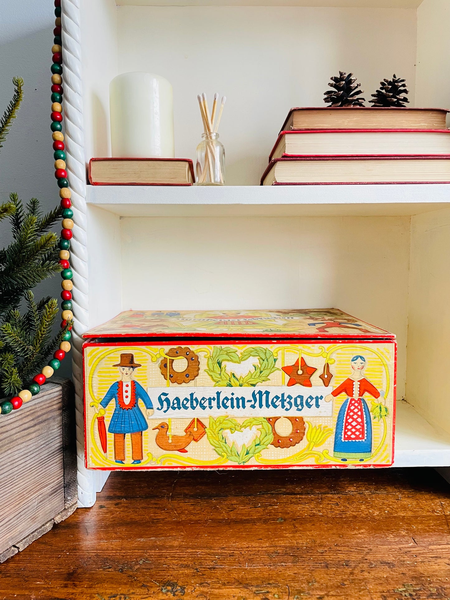 Vintage German Gingerbread Wood Cookie Box with Lid & Bright Illustrations - Haeberlein-Metzger - Nürnberger Lebkuchen