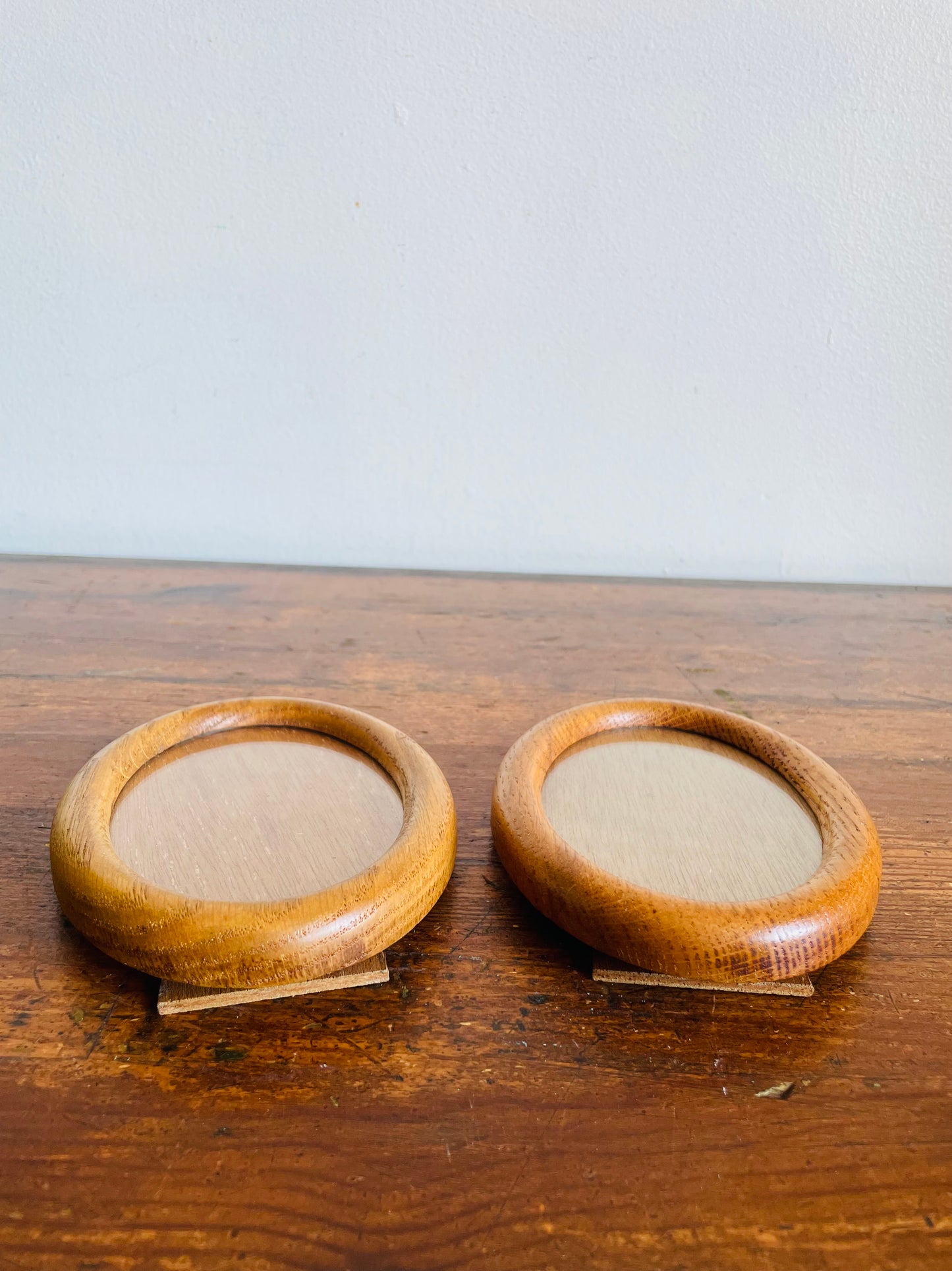 Vintage Pair of Oval Wood Picture Frames with Easel Backing - Set of 2 - 3" x 4.5" Photo Size