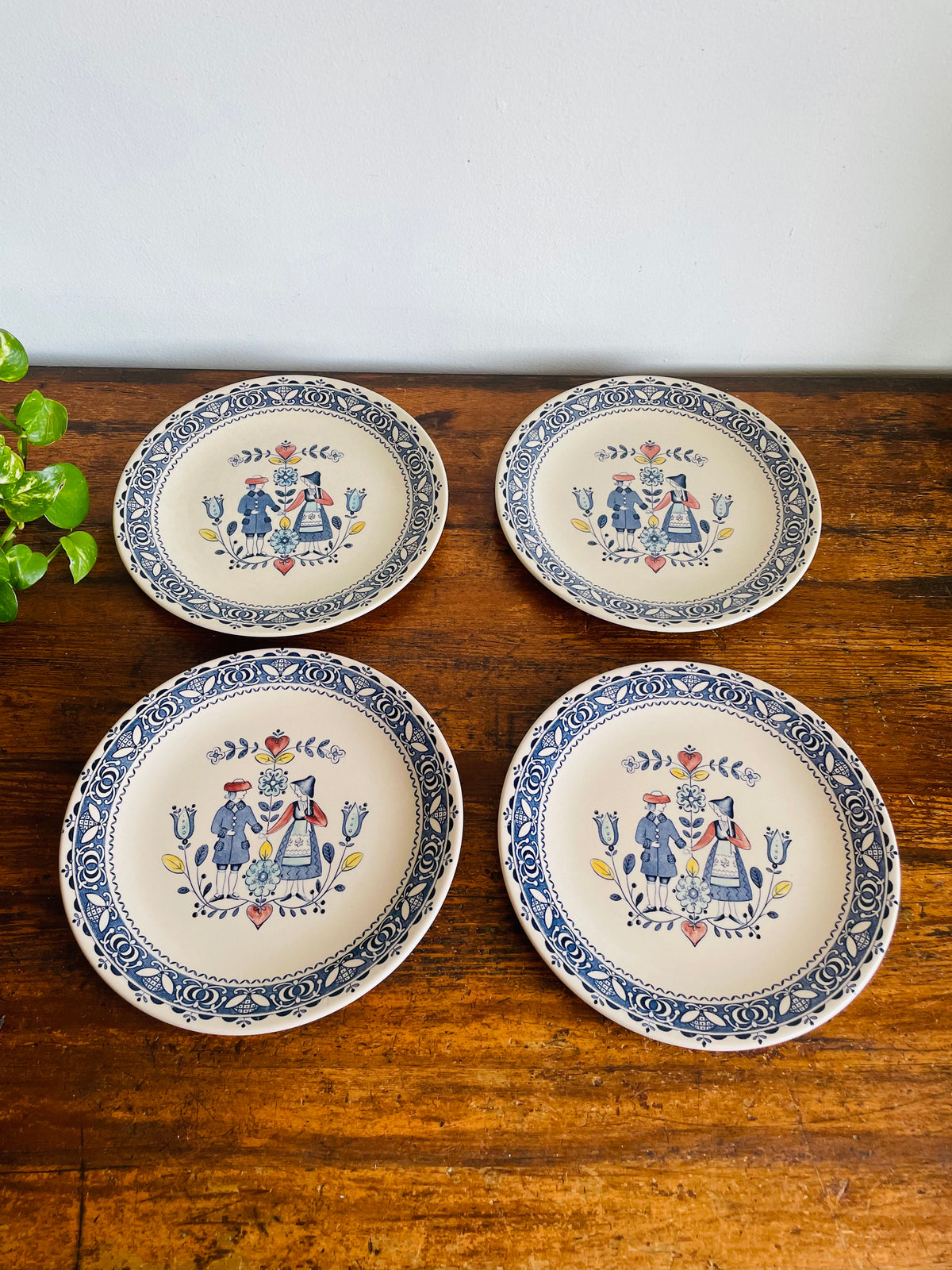 Vintage Johnson Brothers Hearts & Flowers Staffordshire England Old Granite Ironstone 10" Dinner Plate Dishes - Set of 4