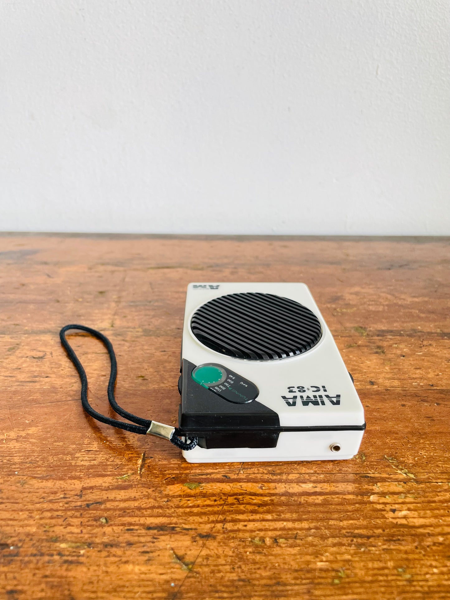 Vintage 1983 White AIMA IC-83 Portable AM Radio Receiver - Takes 2 AA Batteries (Not Included) - Tested / Works!