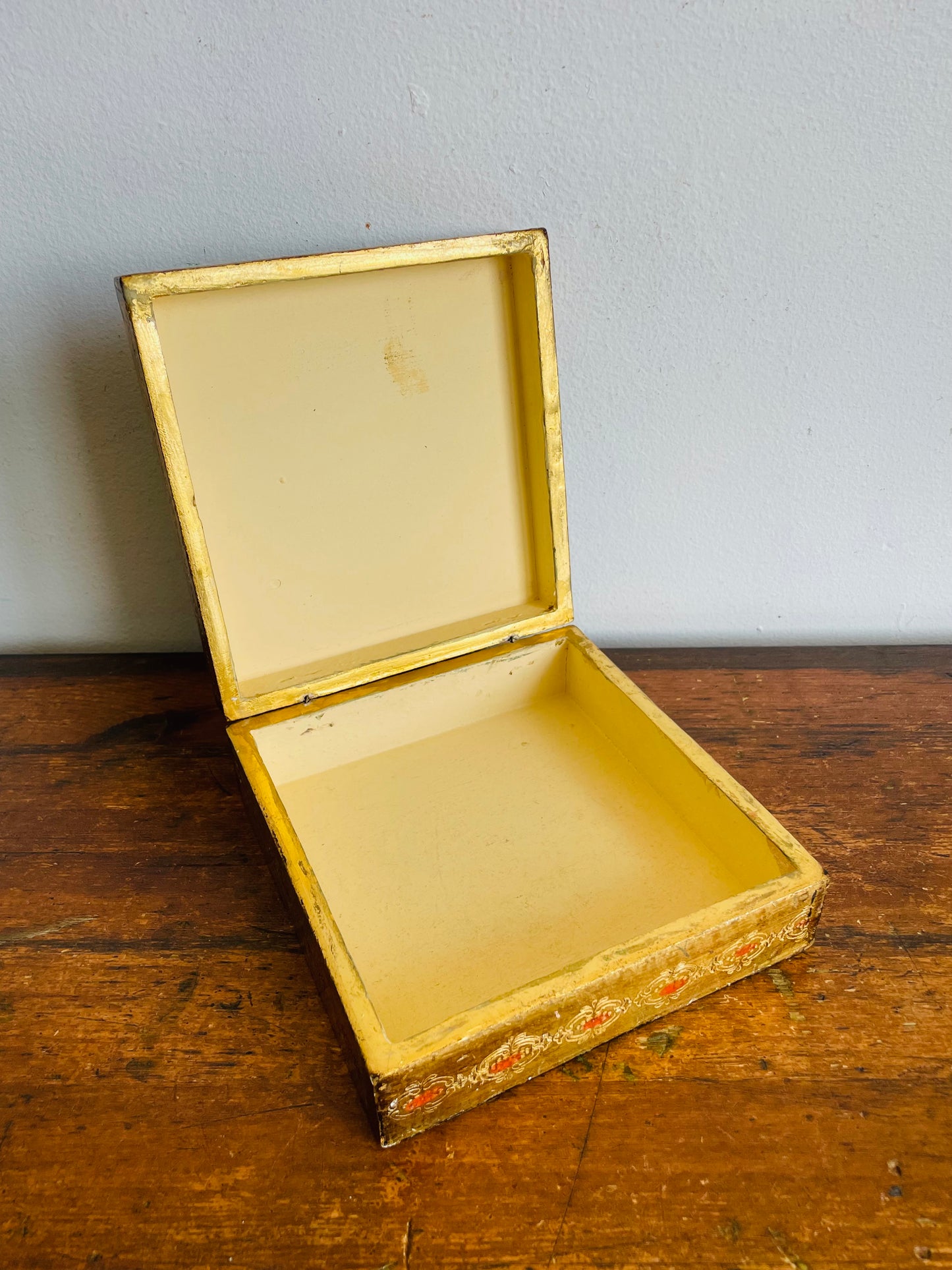 Vintage Florentine Box with Hinged Lid & Scene from François Boucher's Painting "La Musette" - Made in Italy