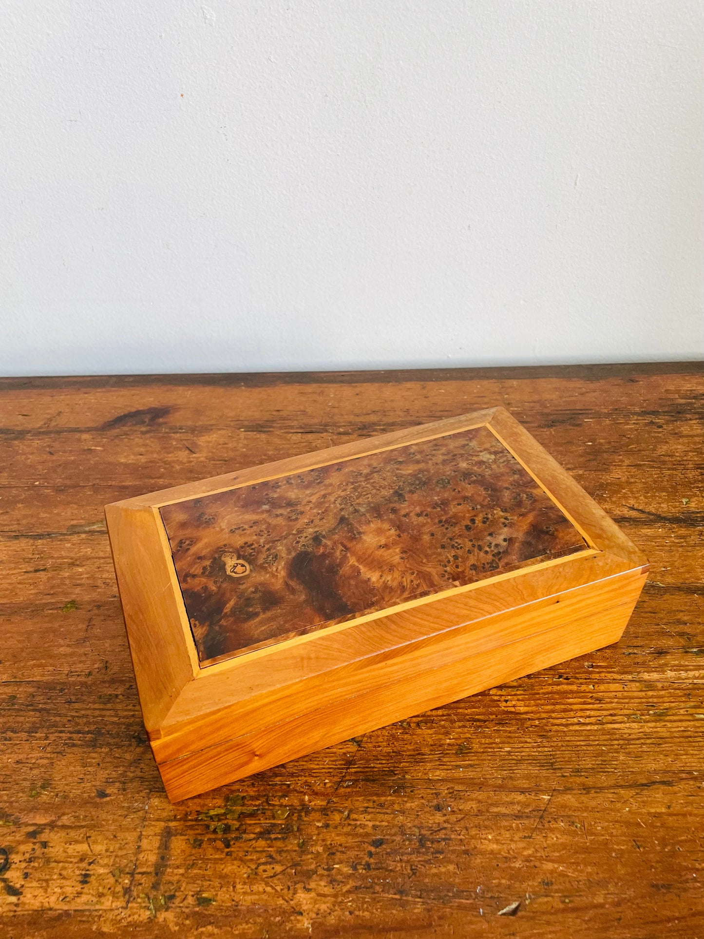 Vintage Burl Wood Inlay Jewellery Trinket Box with Hinged Lid