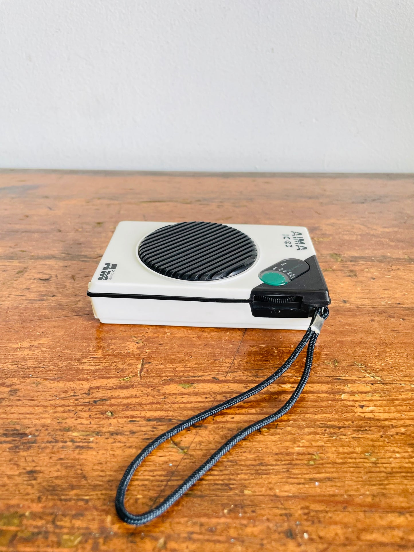 Vintage 1983 White AIMA IC-83 Portable AM Radio Receiver - Takes 2 AA Batteries (Not Included) - Tested / Works!