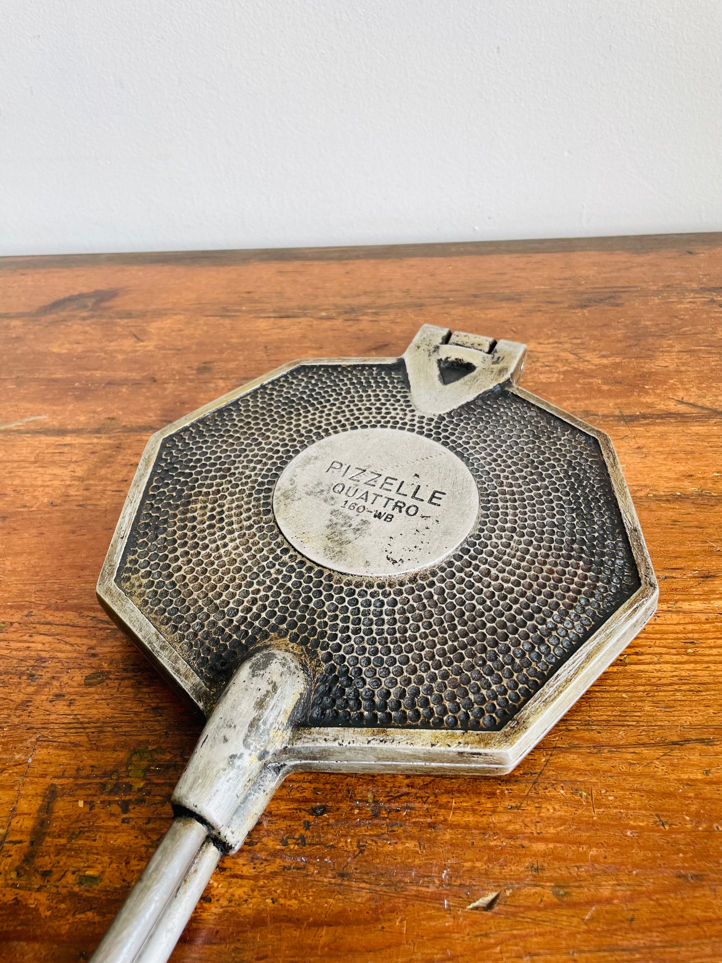 Berarducci Brothers Pizzelle Quattro 160-WB Cookie Waffle Iron with Leaf, Flower & Bird Shapes - McKeesport, Pennsylvania
