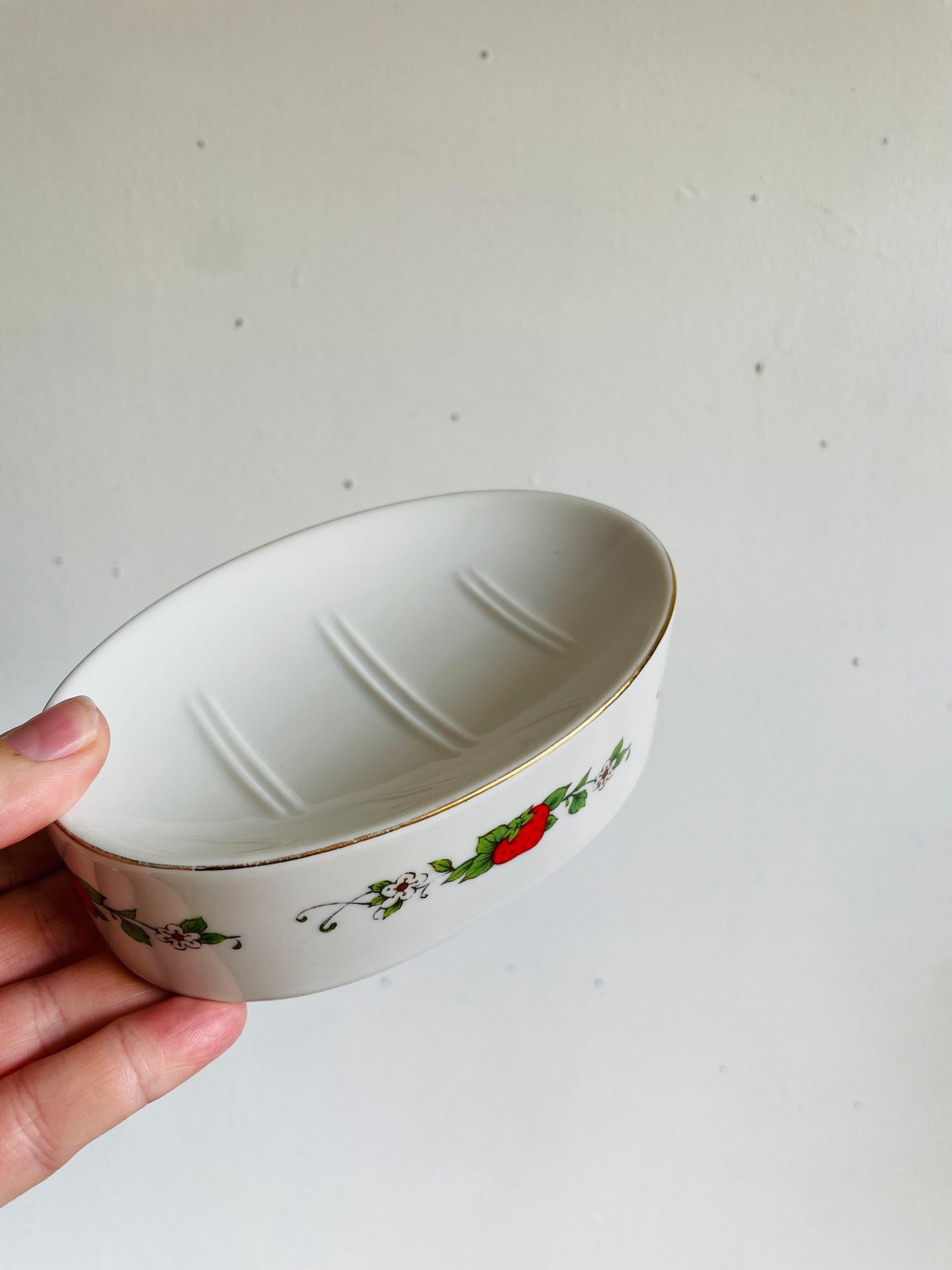 Vintage 1980s Strawberry Shortcake Fine Porcelain Soap Dish Holder - American Greetings Corp. Cleveland Ohio - Made in Japan