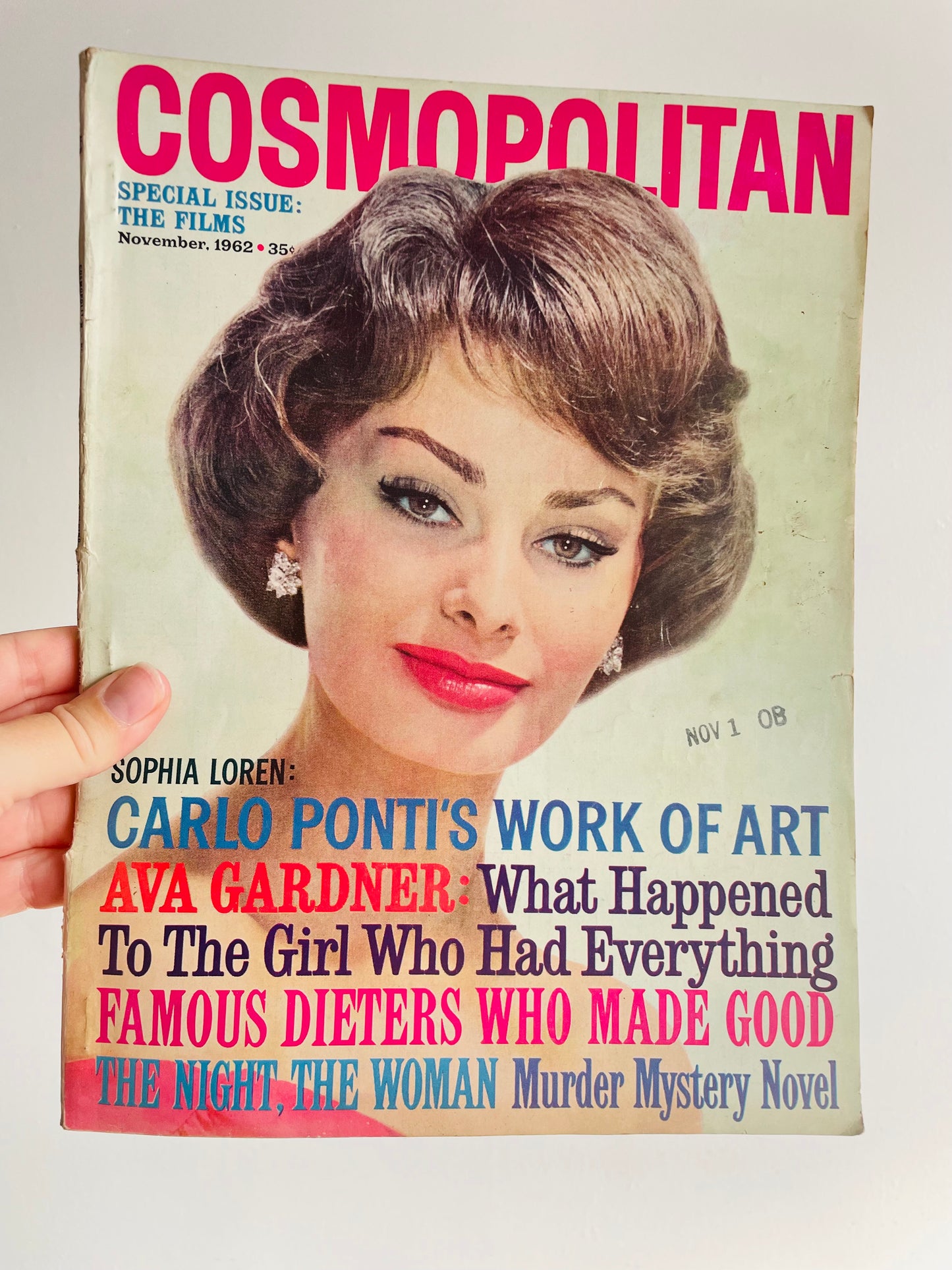 Cosmopolitan Magazine - Sophia Loren on Cover - November 1962