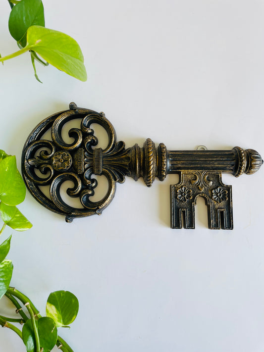 Syroco 7153 Large Ornate Skeleton Key Wall Hanging Plaque