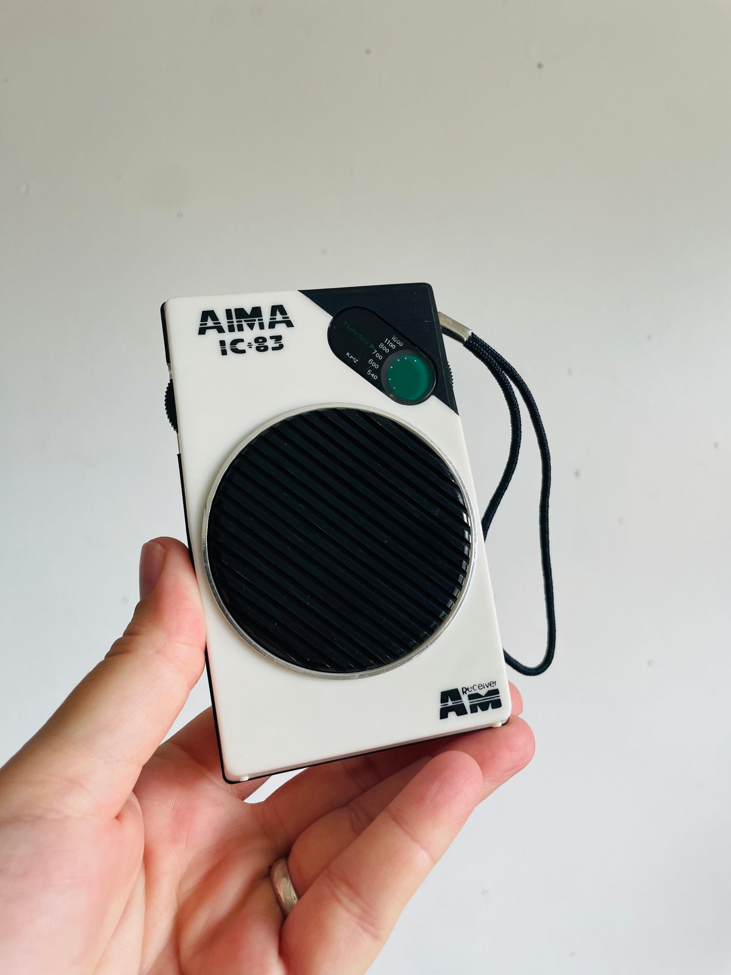 Vintage 1983 White AIMA IC-83 Portable AM Radio Receiver - Takes 2 AA Batteries (Not Included) - Tested / Works!