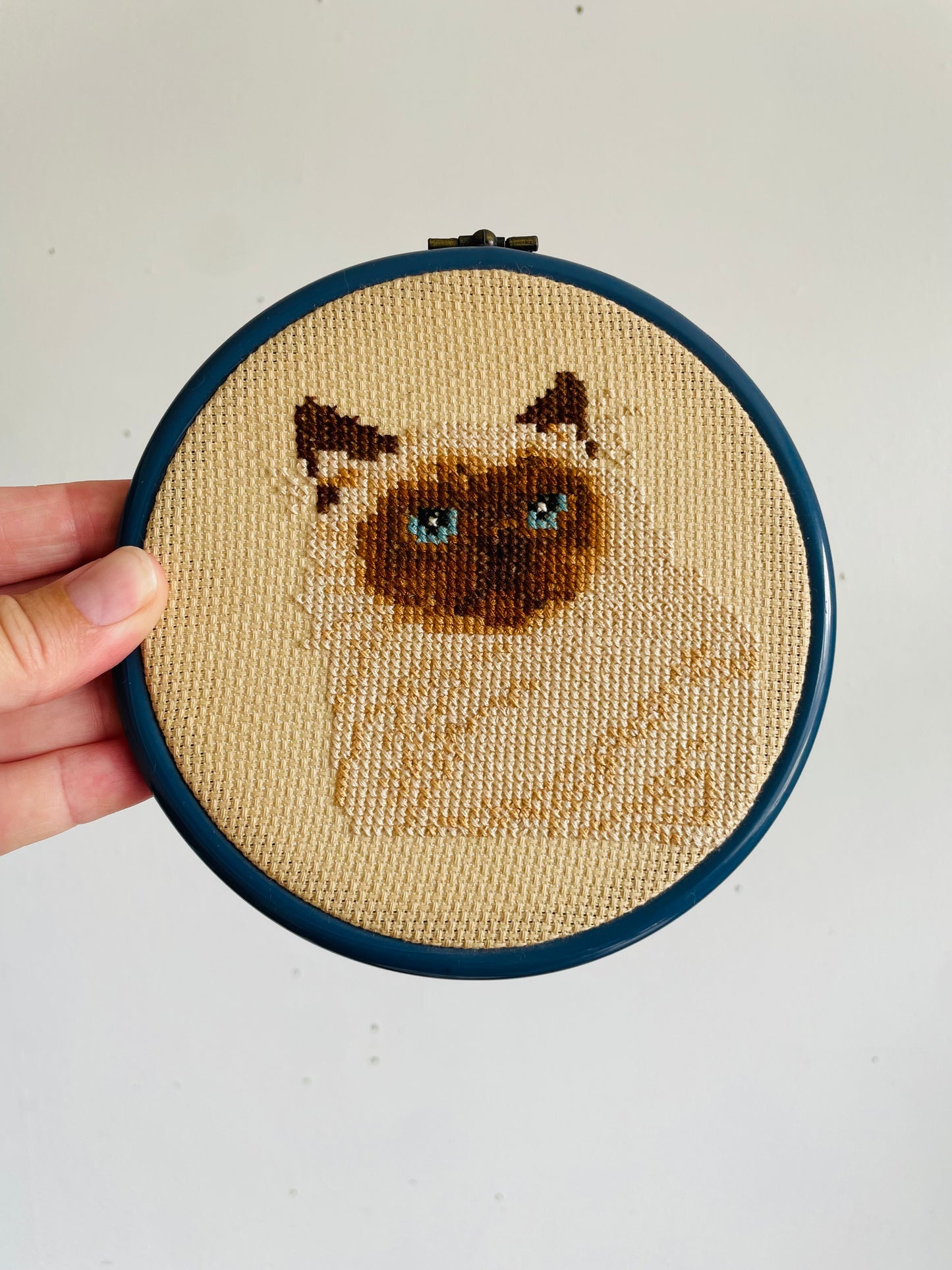 Vintage Siamese Cat Cross Stitch Embroidery Picture in Round Blue Frame