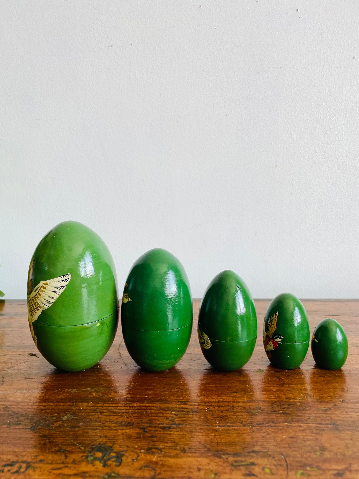 Vintage Matryoshka-Style Nesting Eggs - Painted Green with Duck Birds in Flight Graphics - Set of 5