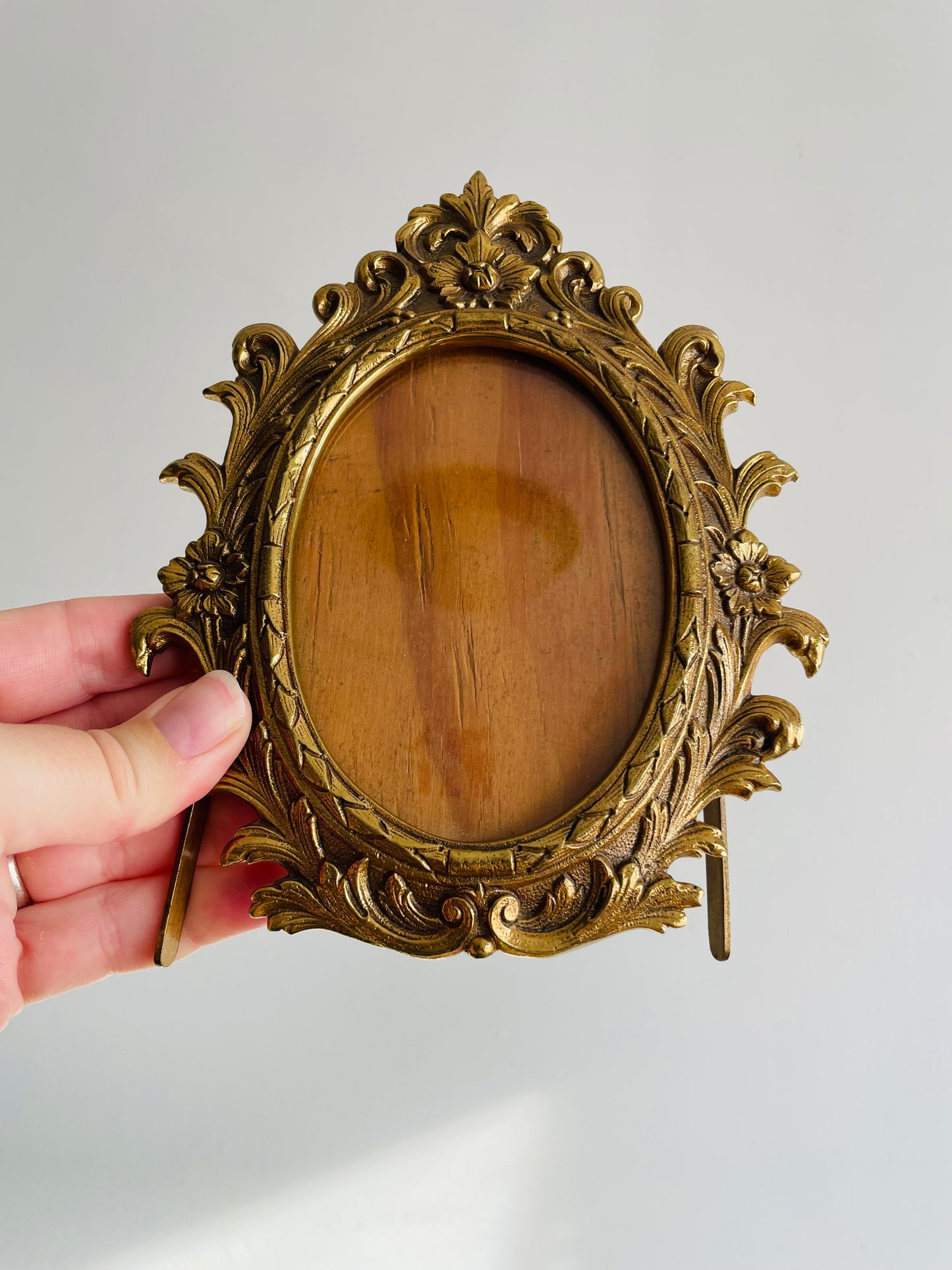 Heavy Brass Oval Picture Frame with Easel Prop Backing & Ornate Floral Filigree Design