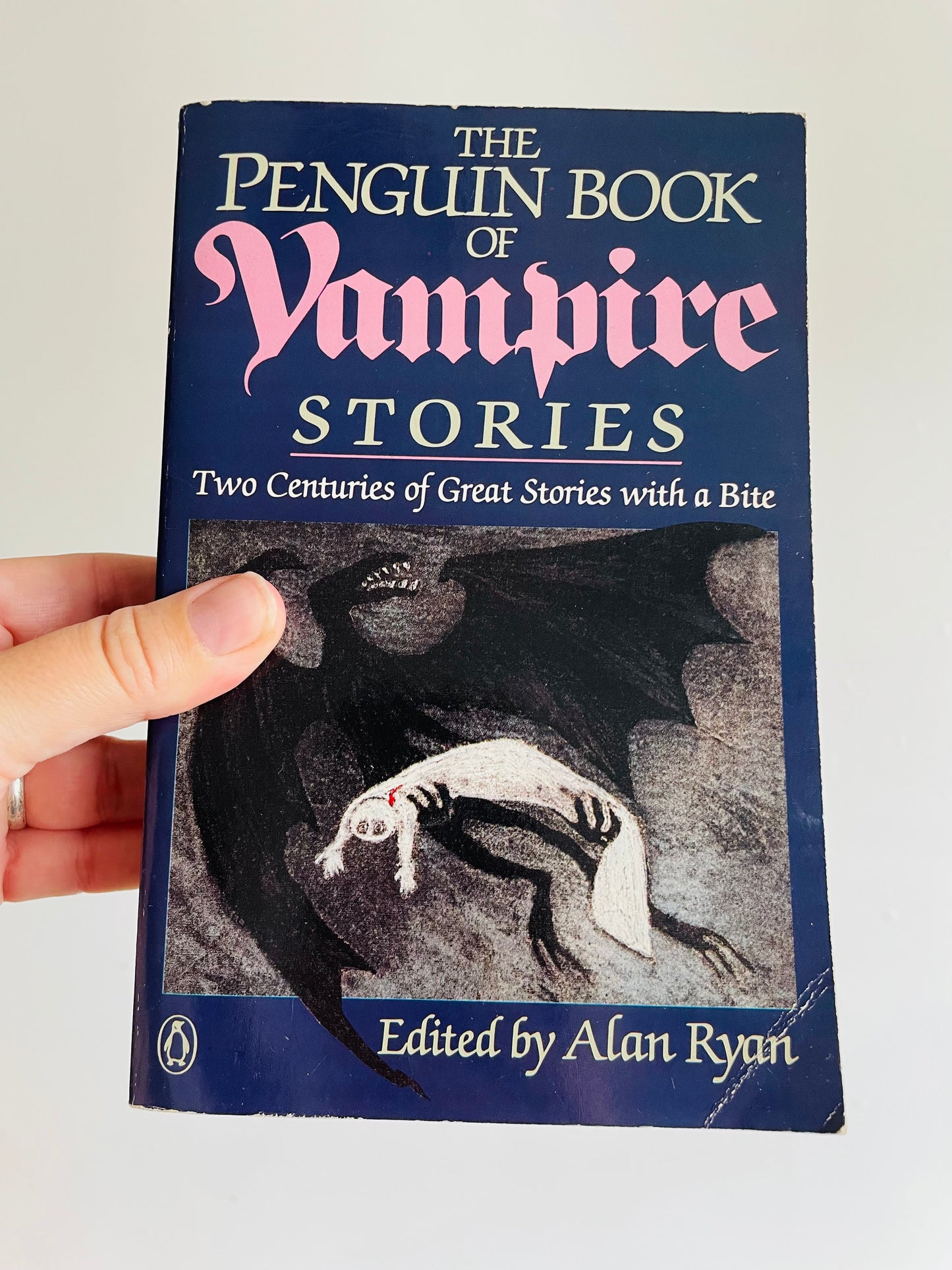 The Penguin Book of Vampire Stories: Two Centuries of Great Stories with a Bite - Softcover Book Edited by Alan Ryan (1988)