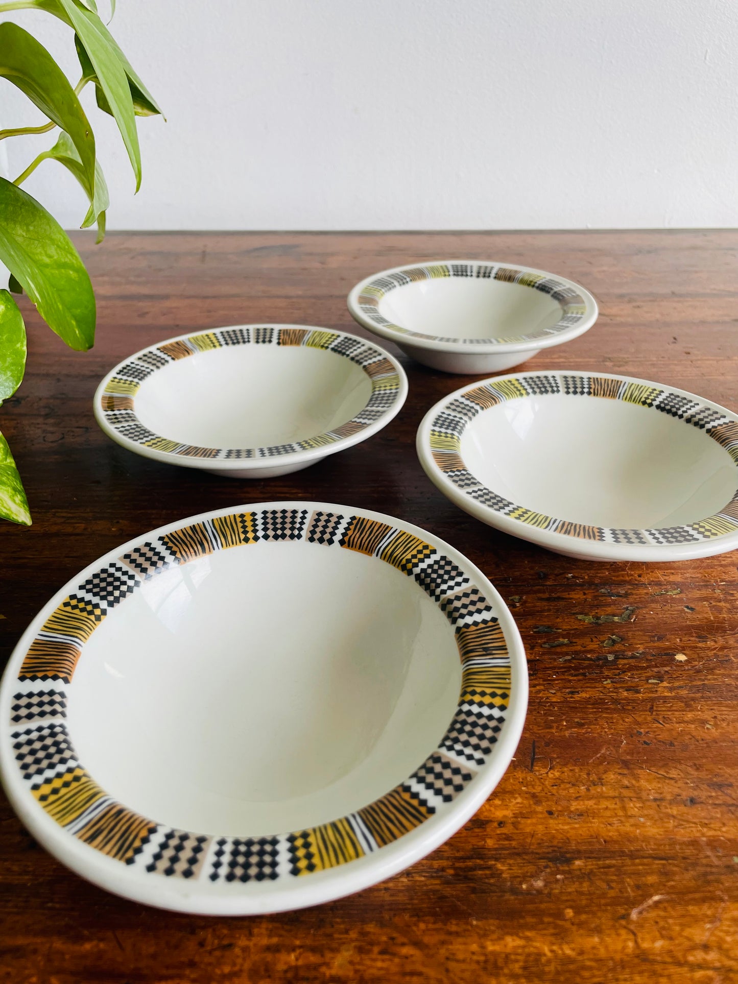 Ridgway Steelite Small Bowls with Tweed Pattern Rim - Vitreous China Hotelware - Made in England - Set of 4