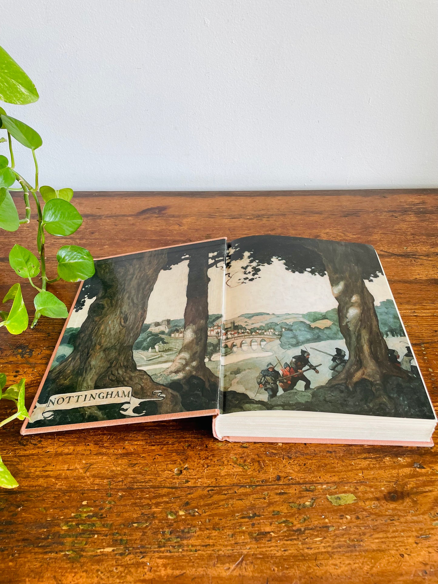 Vintage Robin Hood Hardcover Book by Paul Creswick & Illustrated by N.C. Wyeth