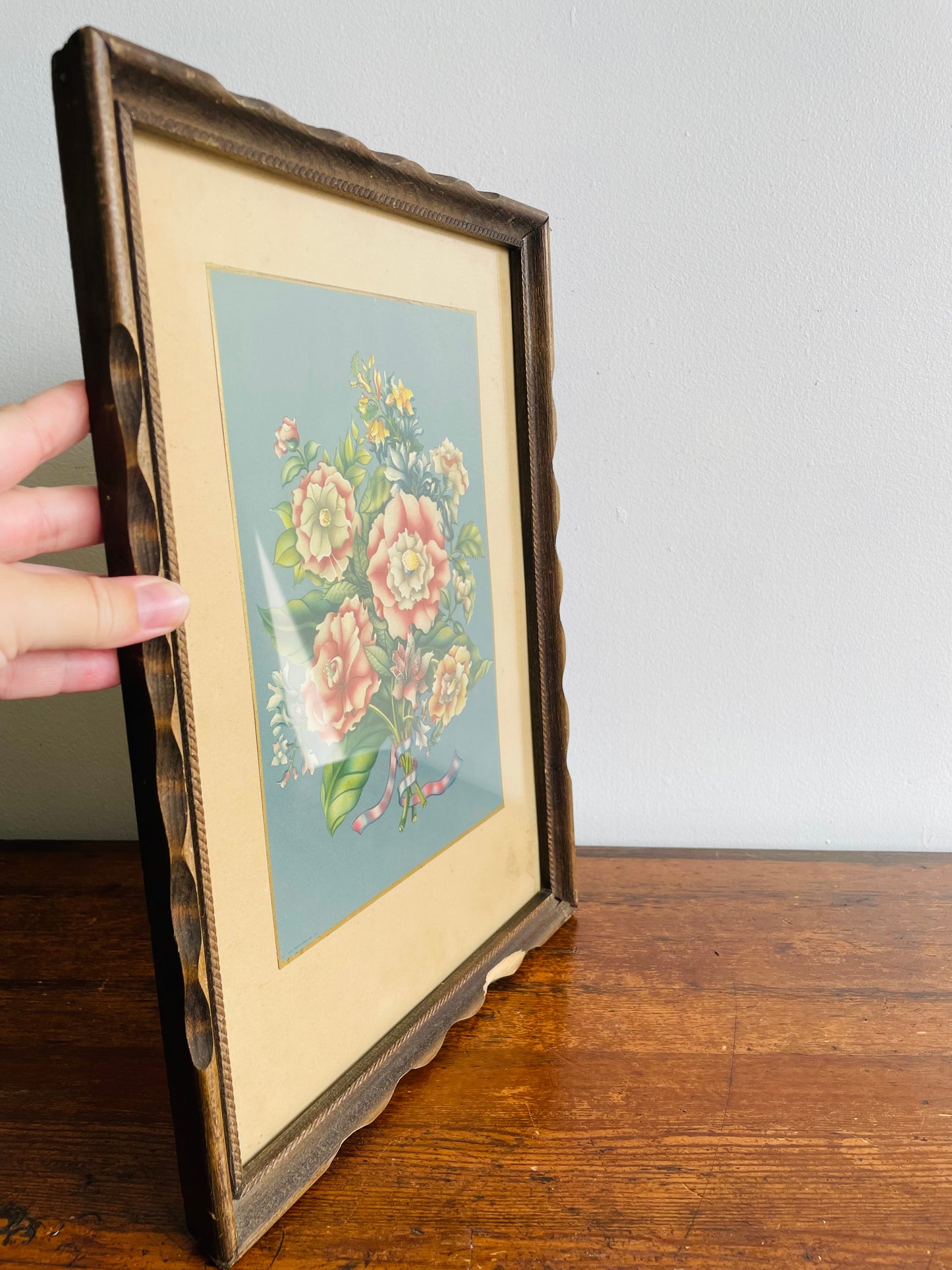 Framed Lithograph Print Picture of Flowers in Scalloped Wood Frame - New York No. 297