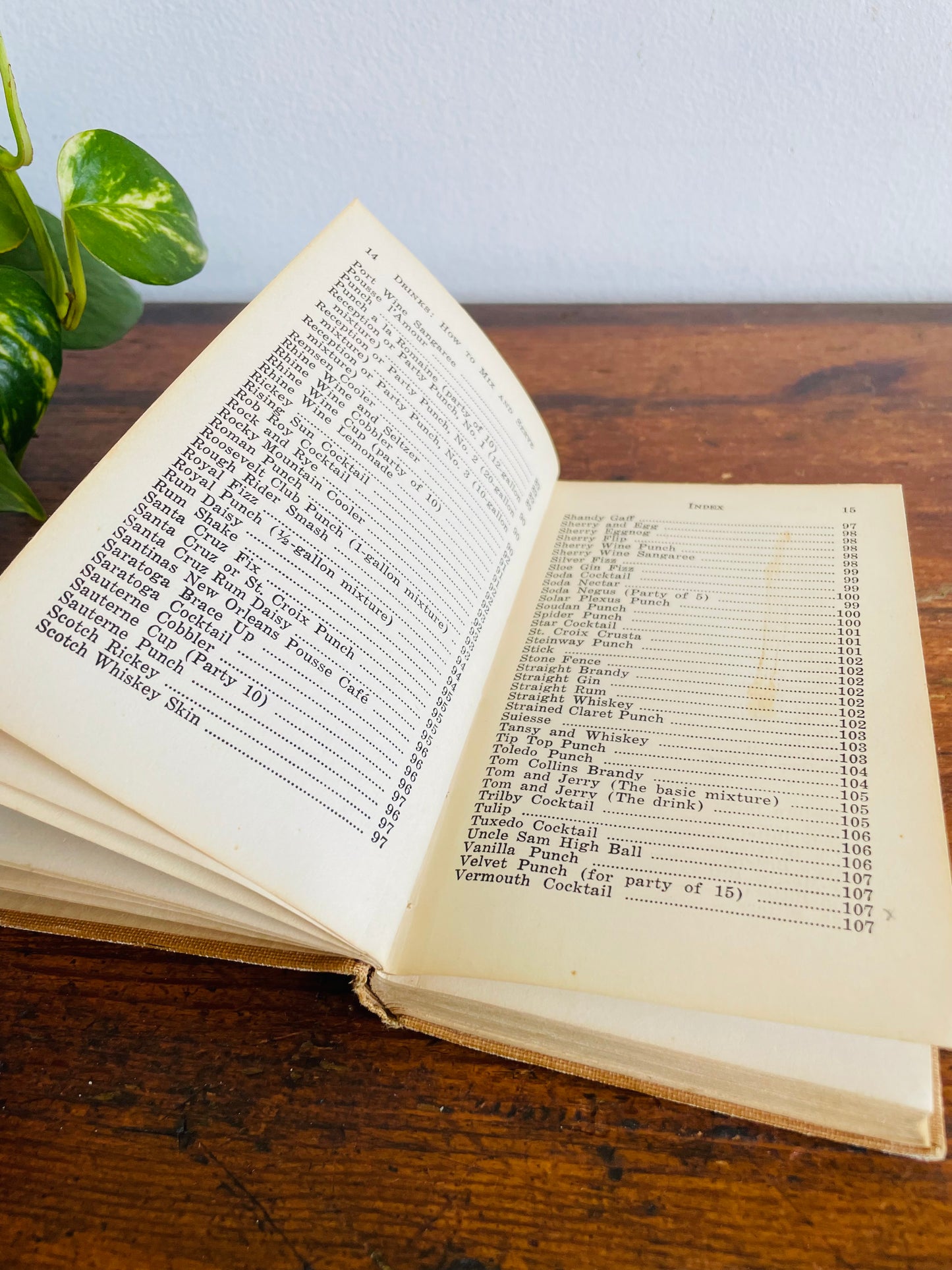 Vintage Bartenders Guide: Drinks How To Mix & How To Serve Clothbound Hardcover Pocket Book by Paul E. Lowe (1943)